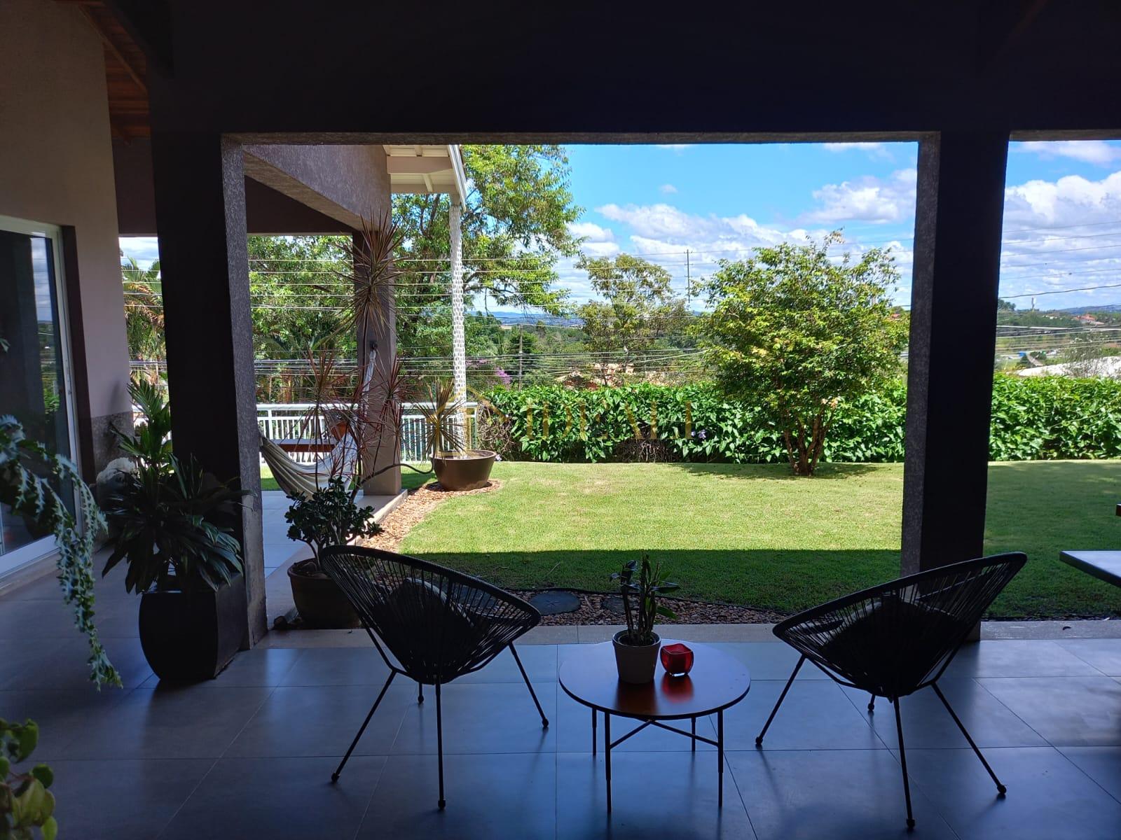 Linda casa t&eacute;rrea em condom&iacute;nio, pr&oacute;xima do trevo das rodovias Fern&atilde;o Dias e Dom Pedro  Atibaia - 