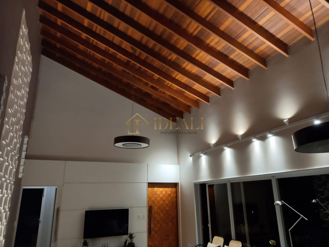 Linda casa t&eacute;rrea em condom&iacute;nio, pr&oacute;xima do trevo das rodovias Fern&atilde;o Dias e Dom Pedro  Atibaia - 