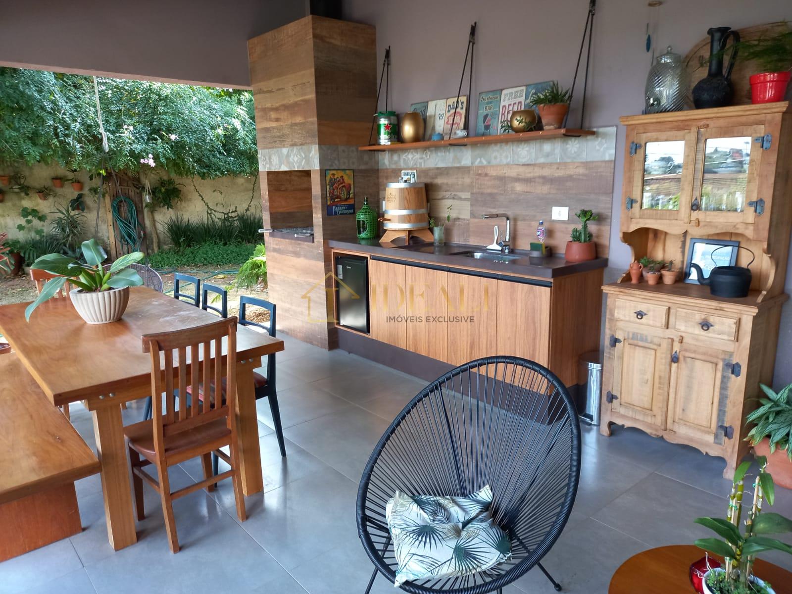 Linda casa t&eacute;rrea em condom&iacute;nio, pr&oacute;xima do trevo das rodovias Fern&atilde;o Dias e Dom Pedro  Atibaia - 