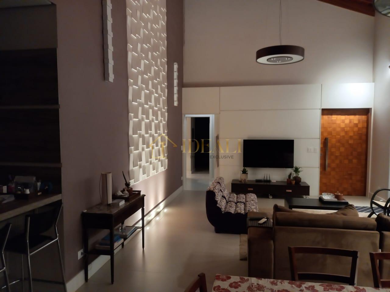 Linda casa t&eacute;rrea em condom&iacute;nio, pr&oacute;xima do trevo das rodovias Fern&atilde;o Dias e Dom Pedro  Atibaia - 