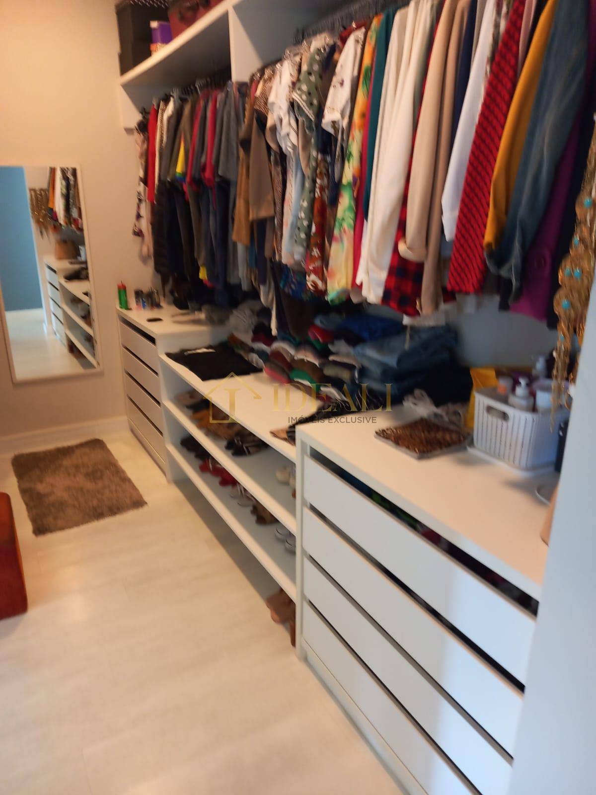 Linda casa t&eacute;rrea em condom&iacute;nio, pr&oacute;xima do trevo das rodovias Fern&atilde;o Dias e Dom Pedro  Atibaia - 