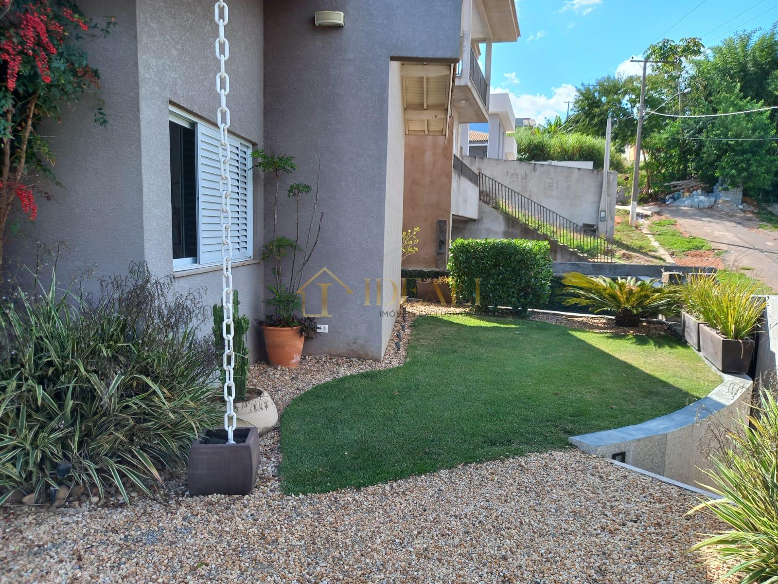 Linda casa t&eacute;rrea em condom&iacute;nio, pr&oacute;xima do trevo das rodovias Fern&atilde;o Dias e Dom Pedro  Atibaia - 