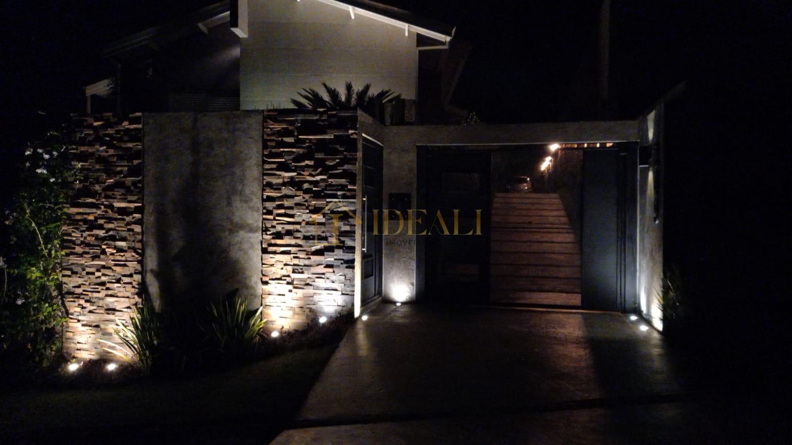 Linda casa t&eacute;rrea em condom&iacute;nio, pr&oacute;xima do trevo das rodovias Fern&atilde;o Dias e Dom Pedro  Atibaia - 