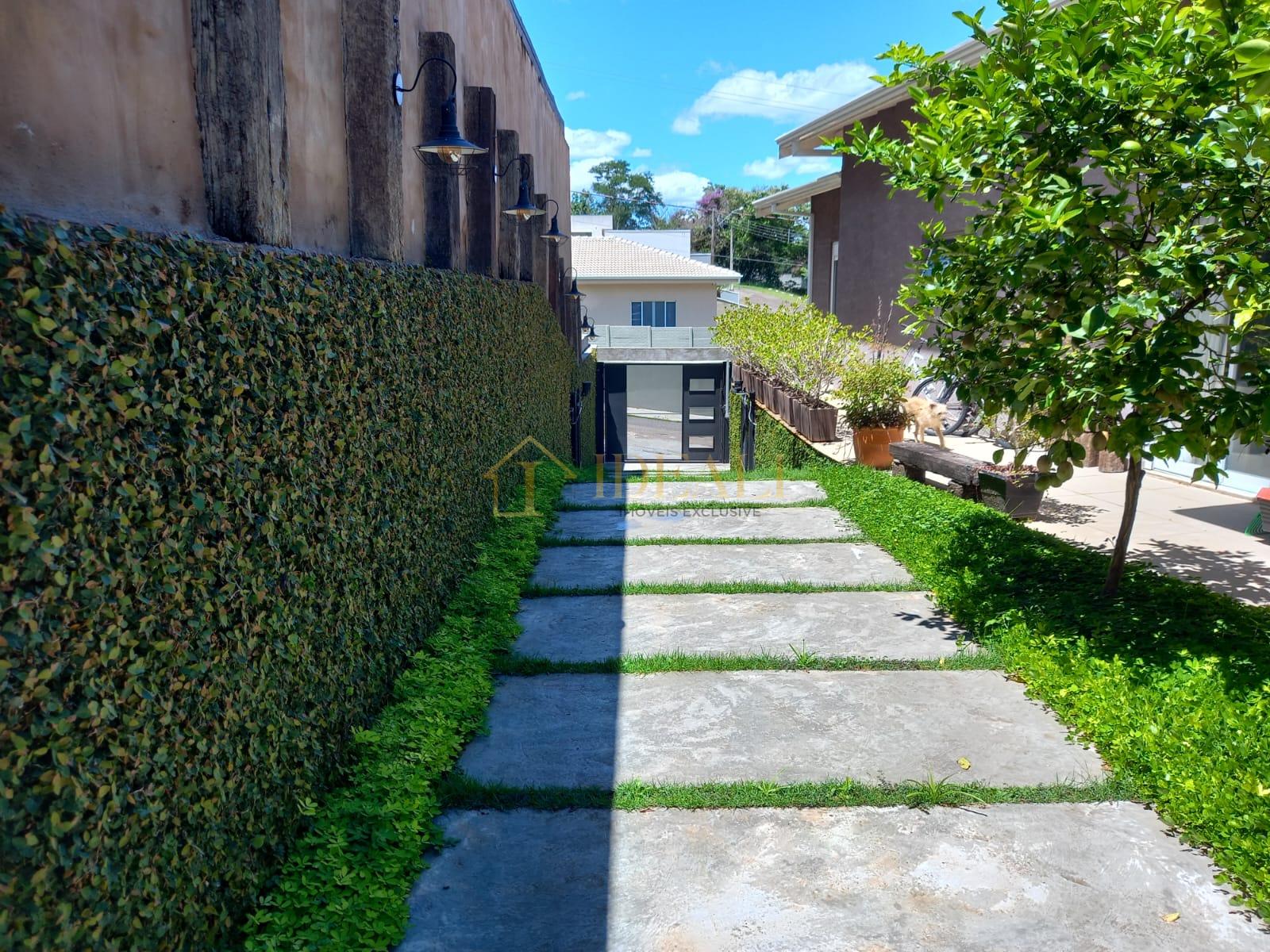 Linda casa t&eacute;rrea em condom&iacute;nio, pr&oacute;xima do trevo das rodovias Fern&atilde;o Dias e Dom Pedro  Atibaia - 