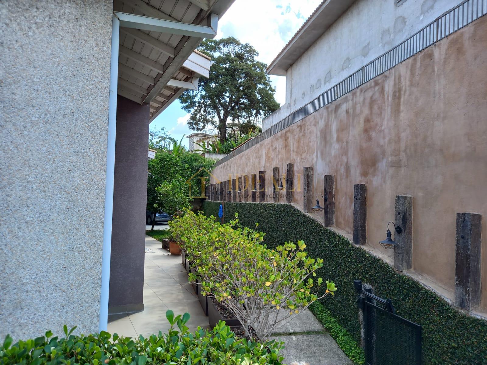 Linda casa t&eacute;rrea em condom&iacute;nio, pr&oacute;xima do trevo das rodovias Fern&atilde;o Dias e Dom Pedro  Atibaia - 