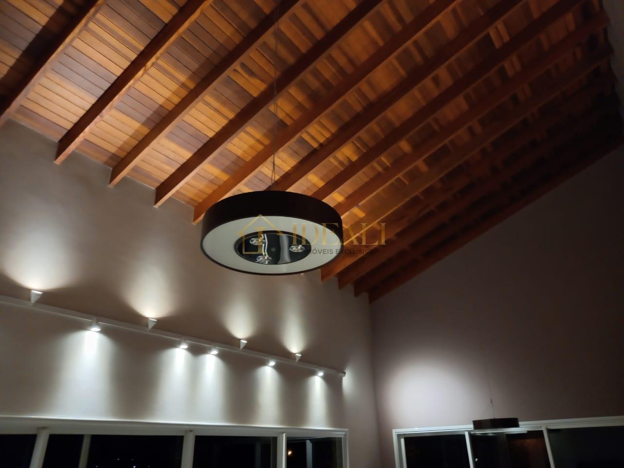 Linda casa t&eacute;rrea em condom&iacute;nio, pr&oacute;xima do trevo das rodovias Fern&atilde;o Dias e Dom Pedro  Atibaia - 