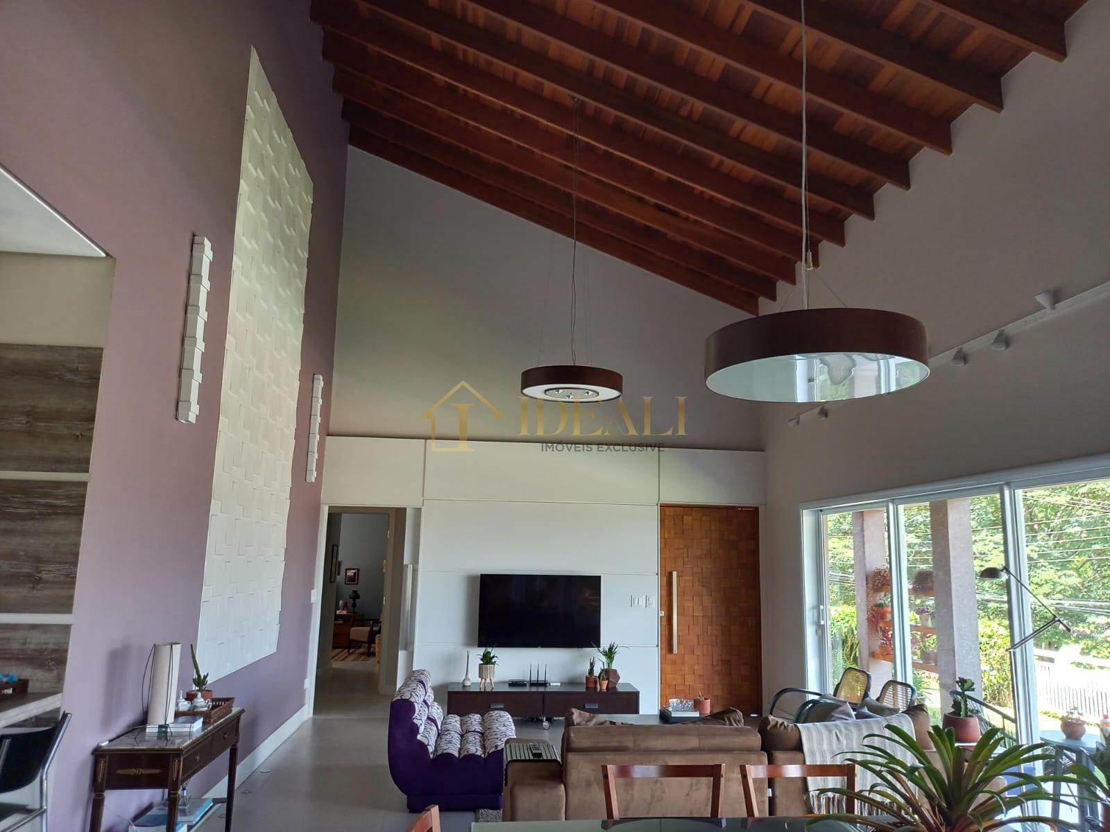 Linda casa t&eacute;rrea em condom&iacute;nio, pr&oacute;xima do trevo das rodovias Fern&atilde;o Dias e Dom Pedro  Atibaia - 