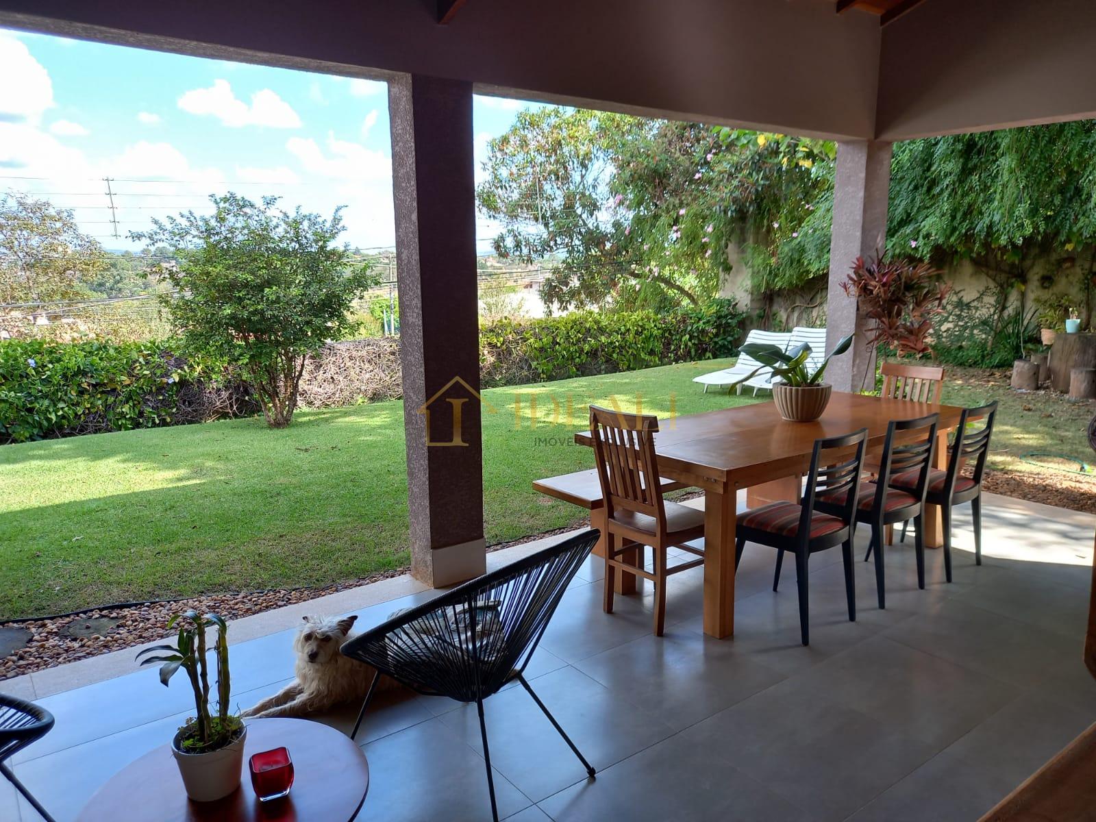 Linda casa t&eacute;rrea em condom&iacute;nio, pr&oacute;xima do trevo das rodovias Fern&atilde;o Dias e Dom Pedro  Atibaia - 