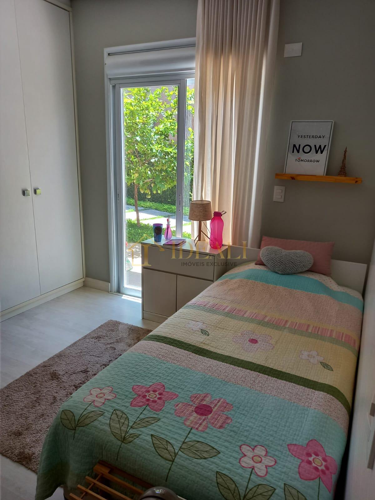 Linda casa t&eacute;rrea em condom&iacute;nio, pr&oacute;xima do trevo das rodovias Fern&atilde;o Dias e Dom Pedro  Atibaia - 