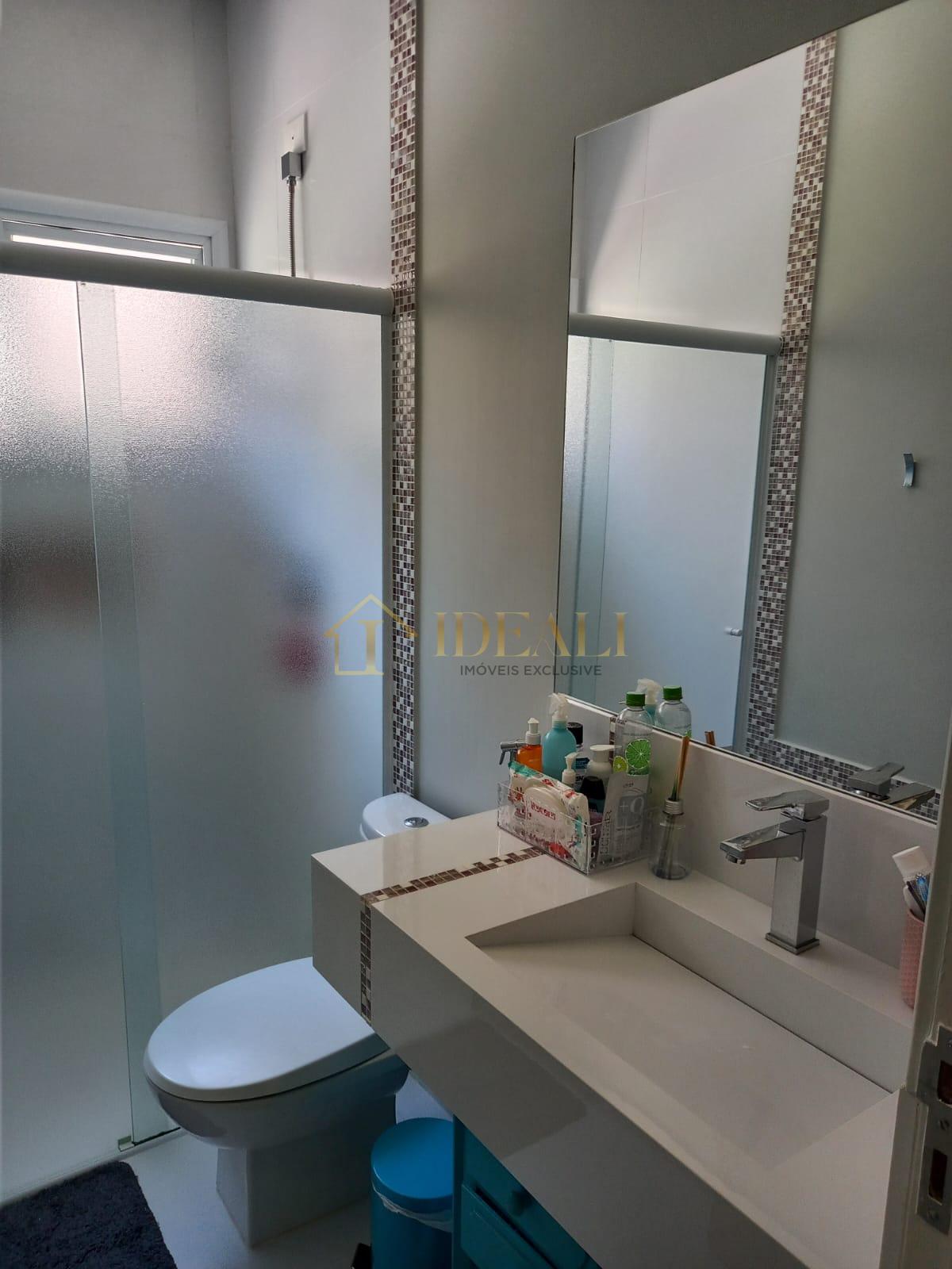 Linda casa t&eacute;rrea em condom&iacute;nio, pr&oacute;xima do trevo das rodovias Fern&atilde;o Dias e Dom Pedro  Atibaia - 