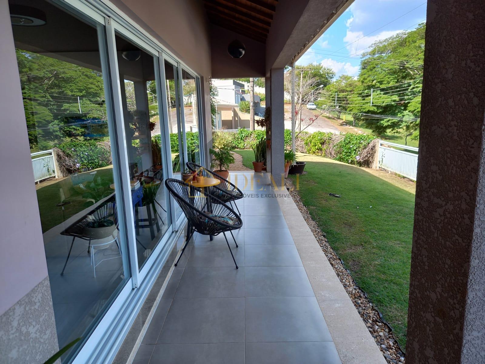 Linda casa t&eacute;rrea em condom&iacute;nio, pr&oacute;xima do trevo das rodovias Fern&atilde;o Dias e Dom Pedro  Atibaia - 