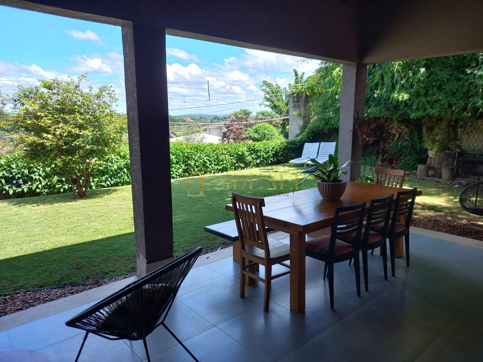 Linda casa t&eacute;rrea em condom&iacute;nio, pr&oacute;xima do trevo das rodovias Fern&atilde;o Dias e Dom Pedro  Atibaia - 