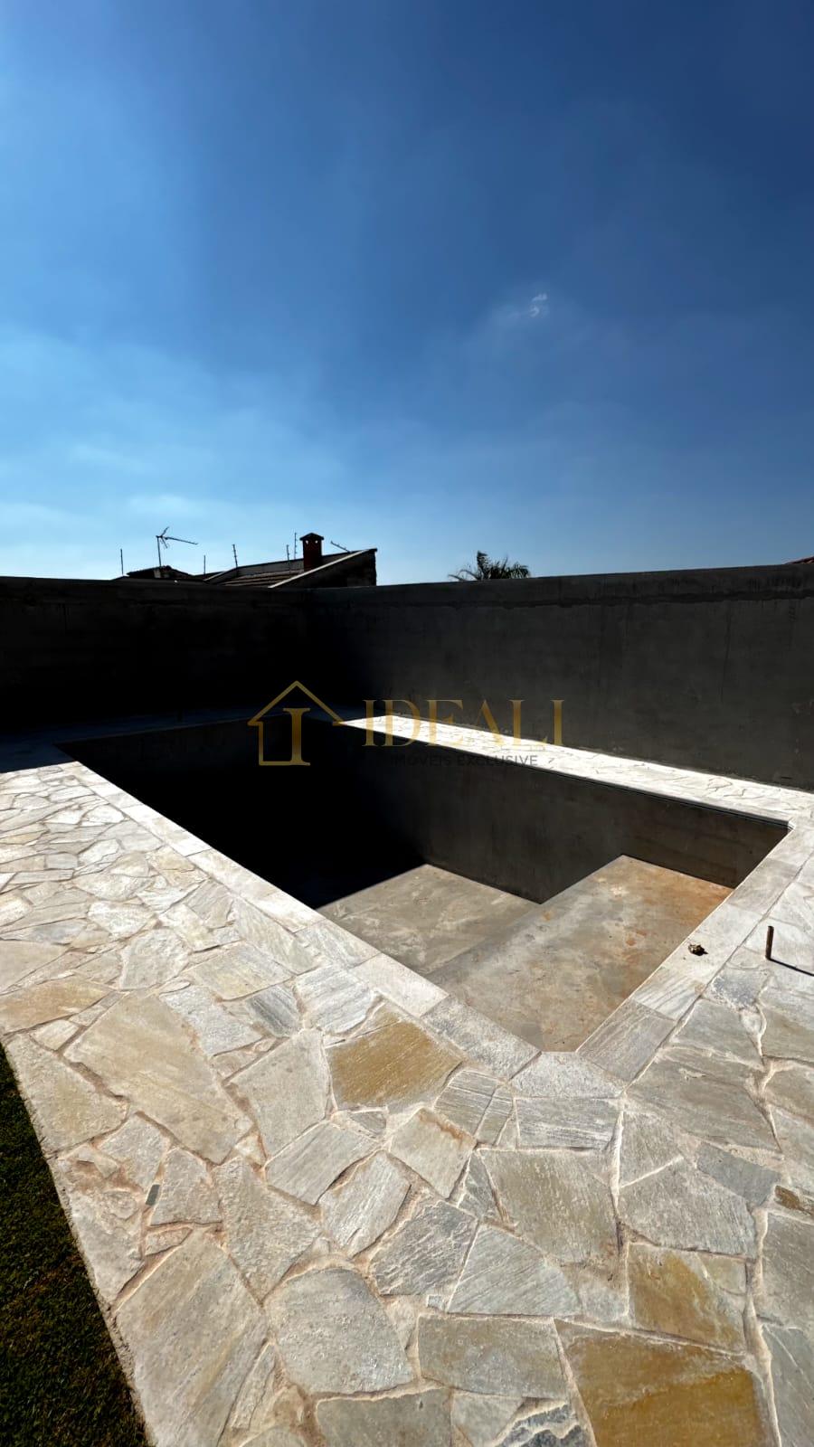 Sobrado com 3 su&iacute;tes, piscina, bairro Jardim dos Pinheiros, &oacute;timo acabamento  Atibaia - 