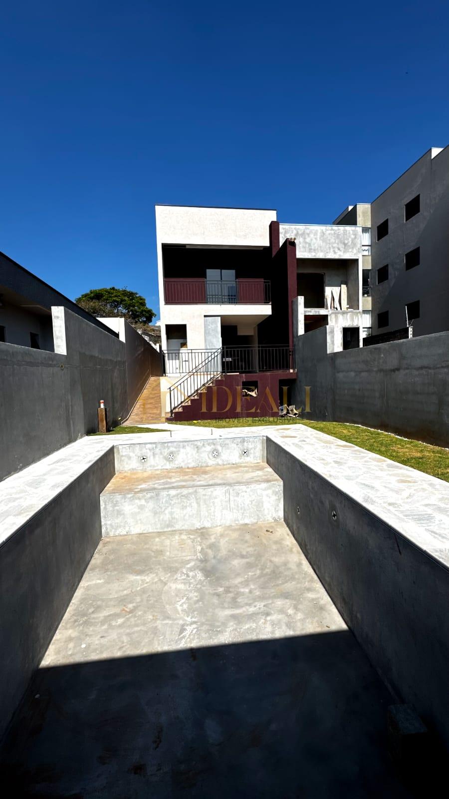Sobrado com 3 su&iacute;tes, piscina, bairro Jardim dos Pinheiros, &oacute;timo acabamento  Atibaia - 