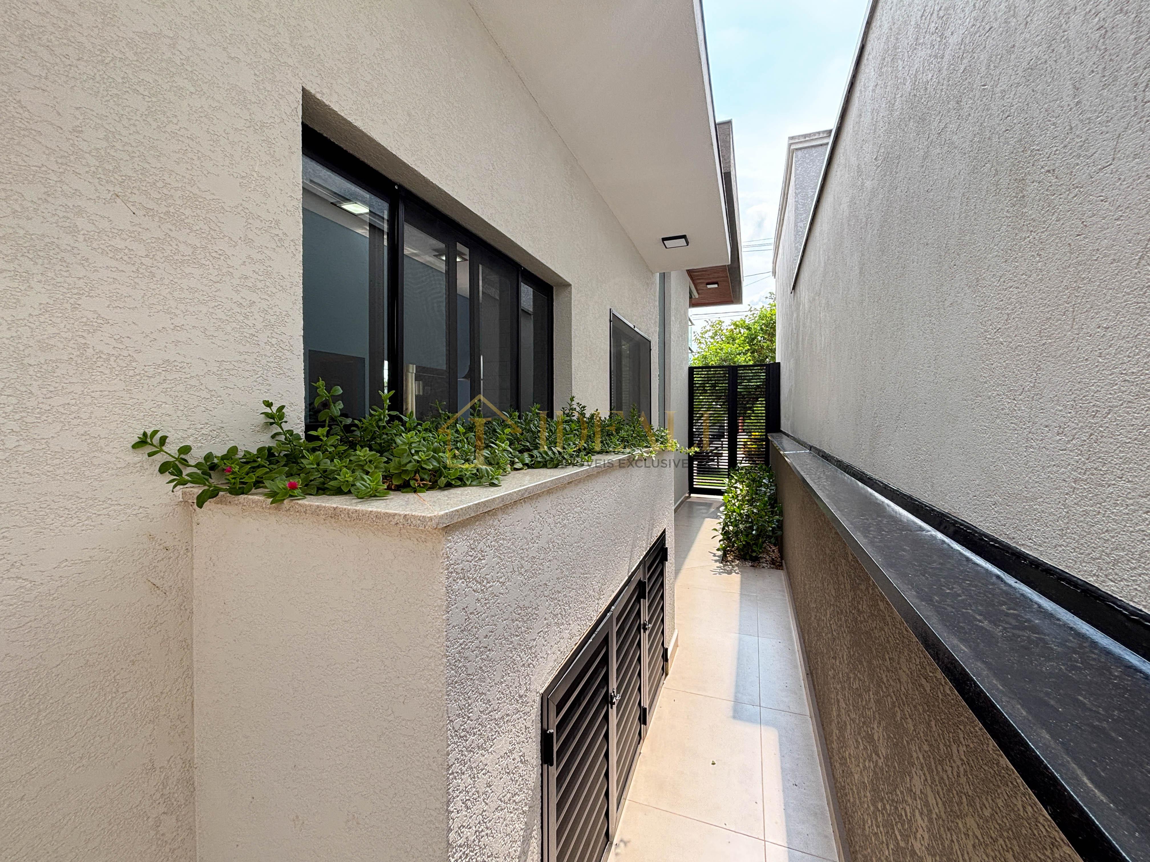 Casa totalmente t&eacute;rrea no condom&iacute;nio Terras de Atibaia II, em Atibaia/SP  Atibaia - 