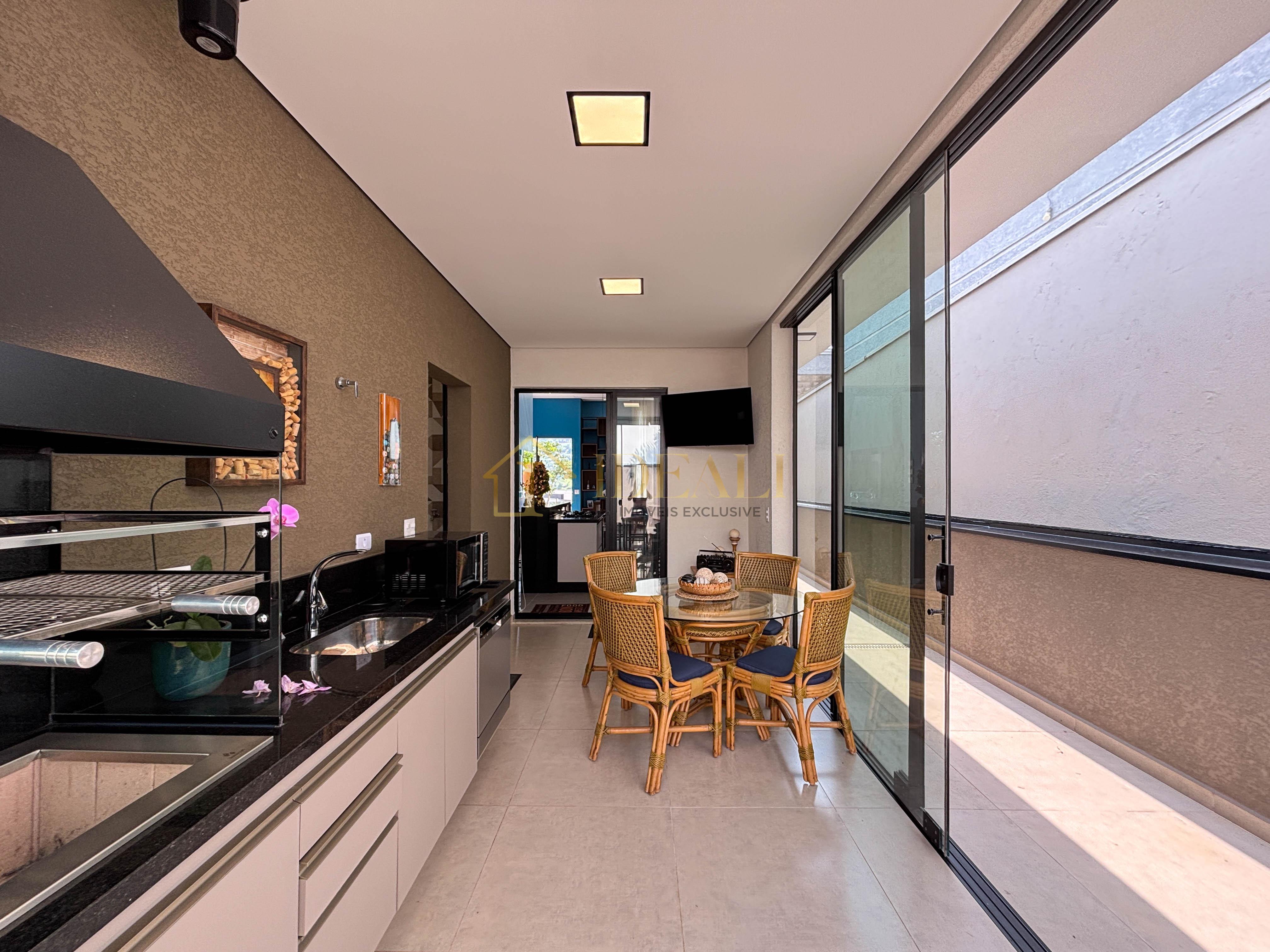 Casa totalmente t&eacute;rrea no condom&iacute;nio Terras de Atibaia II, em Atibaia/SP  Atibaia - 