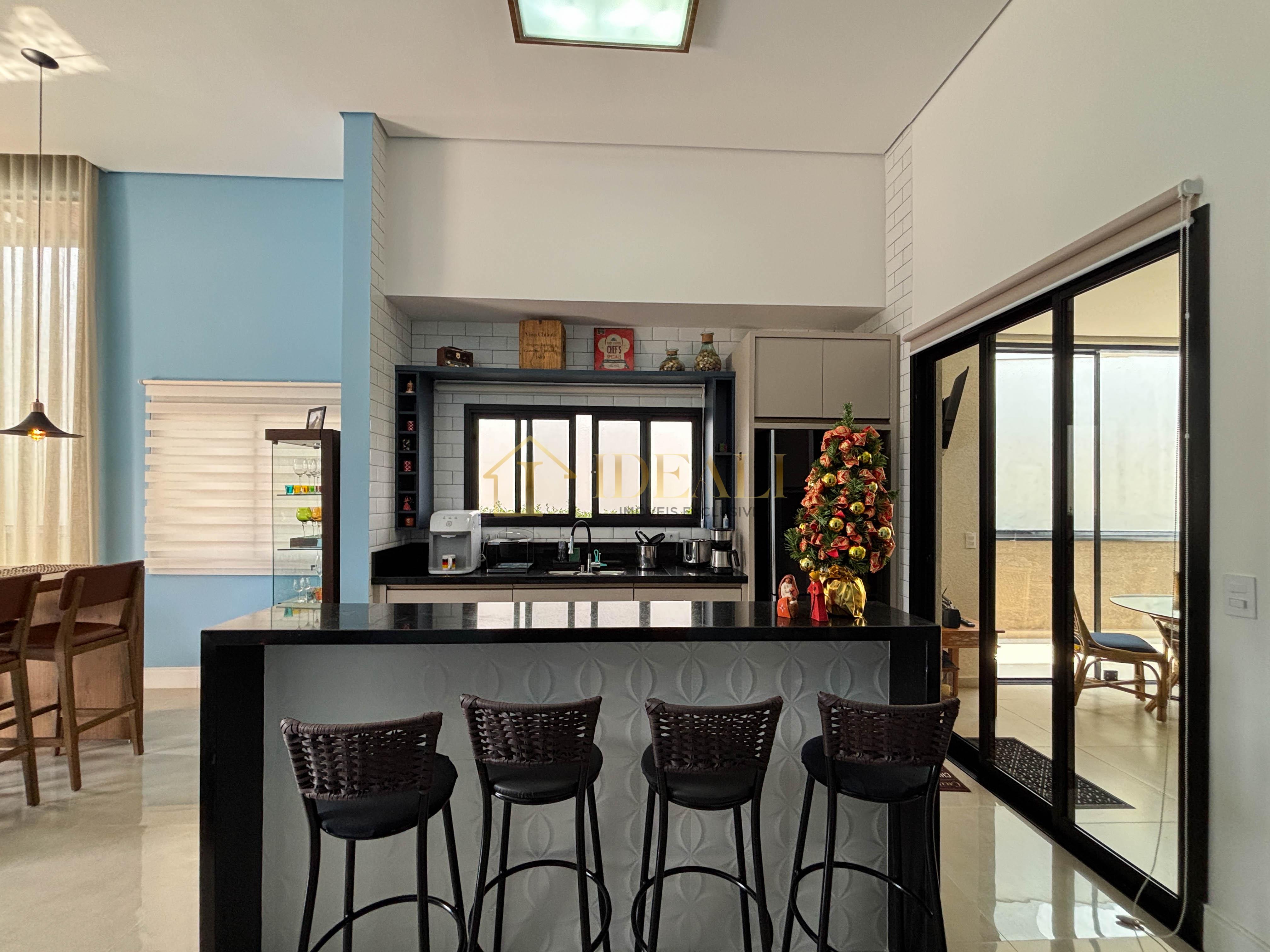 Casa totalmente t&eacute;rrea no condom&iacute;nio Terras de Atibaia II, em Atibaia/SP  Atibaia - 