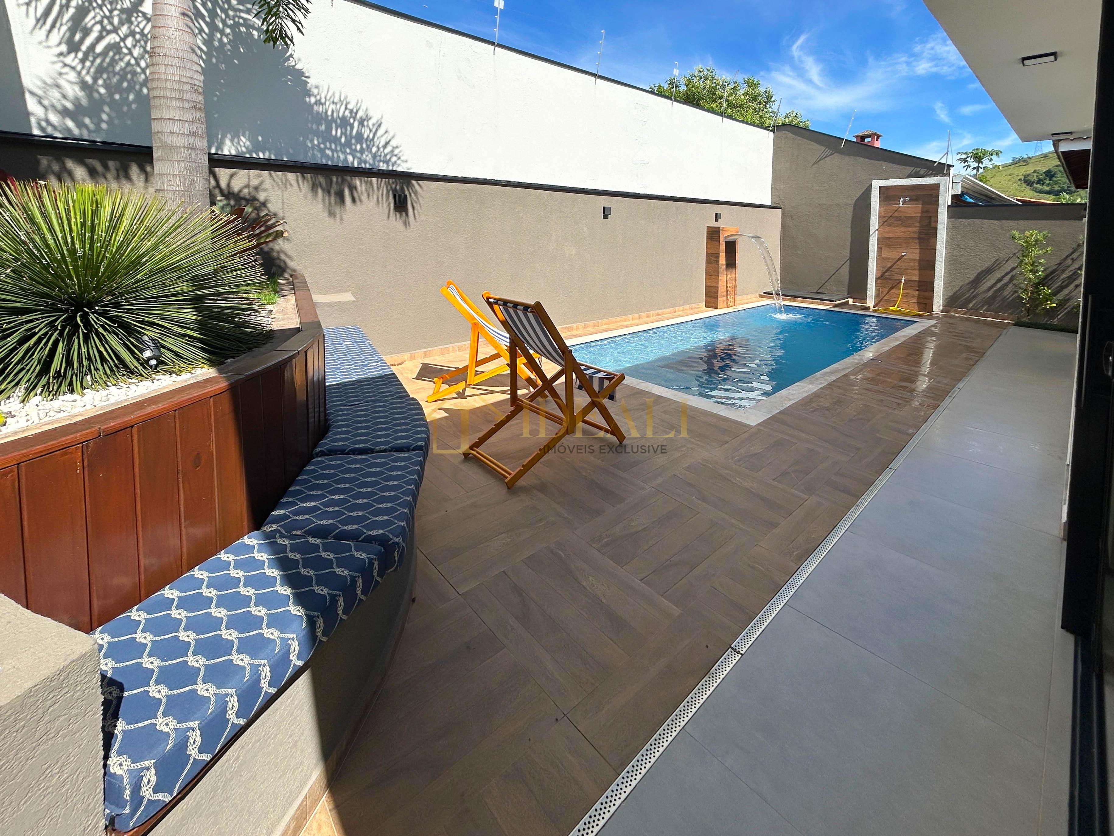 Casa totalmente t&eacute;rrea no condom&iacute;nio Terras de Atibaia II, em Atibaia/SP  Atibaia - 