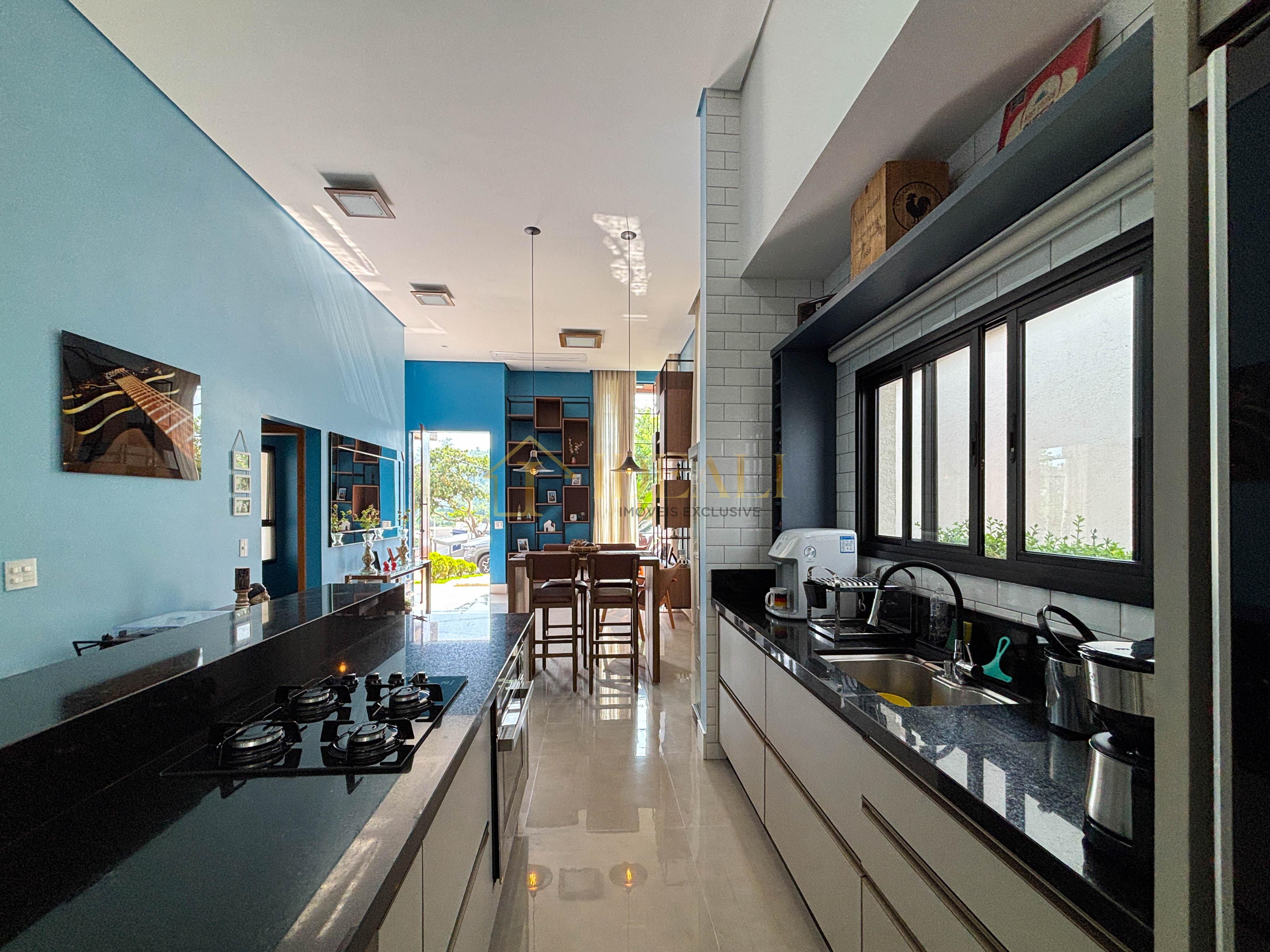 Casa totalmente t&eacute;rrea no condom&iacute;nio Terras de Atibaia II, em Atibaia/SP  Atibaia - 