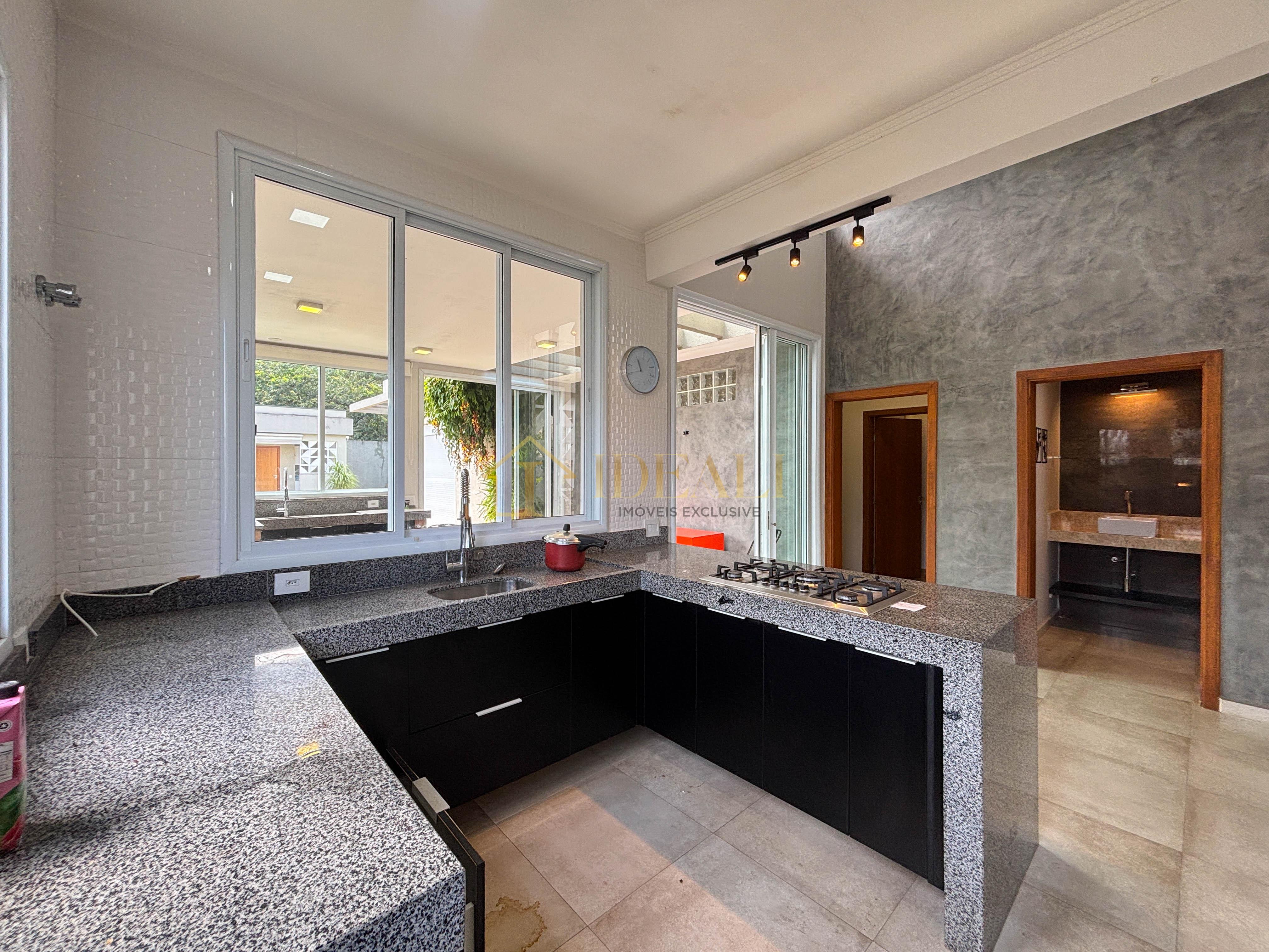 Casa totalmente t&eacute;rrea &agrave; venda mobiliada no condom&iacute;nio Shambala III, em Atibaia/SP!!  Atibaia - 