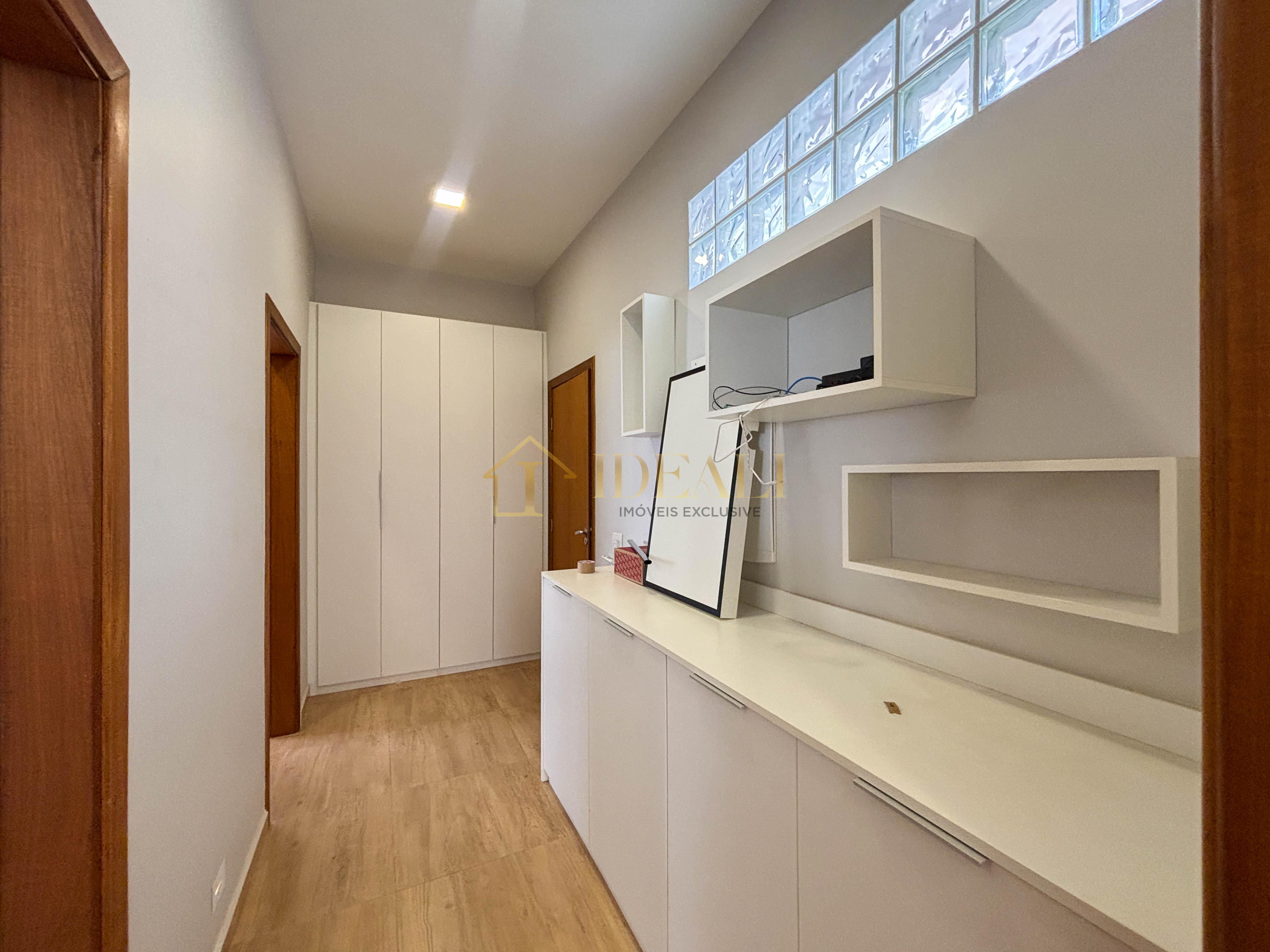 Casa totalmente t&eacute;rrea &agrave; venda mobiliada no condom&iacute;nio Shambala III, em Atibaia/SP!!  Atibaia - 