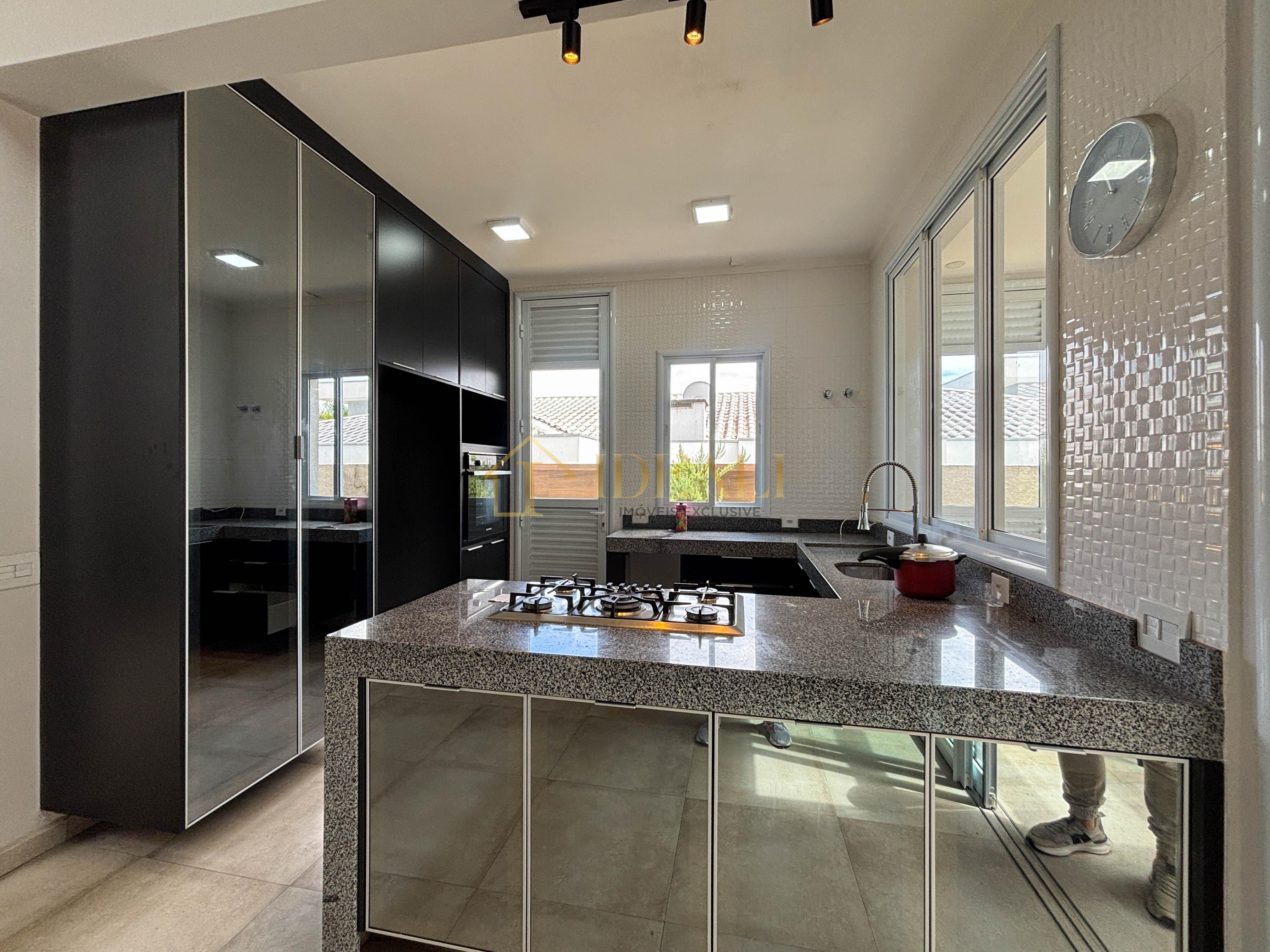 Casa totalmente t&eacute;rrea &agrave; venda mobiliada no condom&iacute;nio Shambala III, em Atibaia/SP!!  Atibaia - 