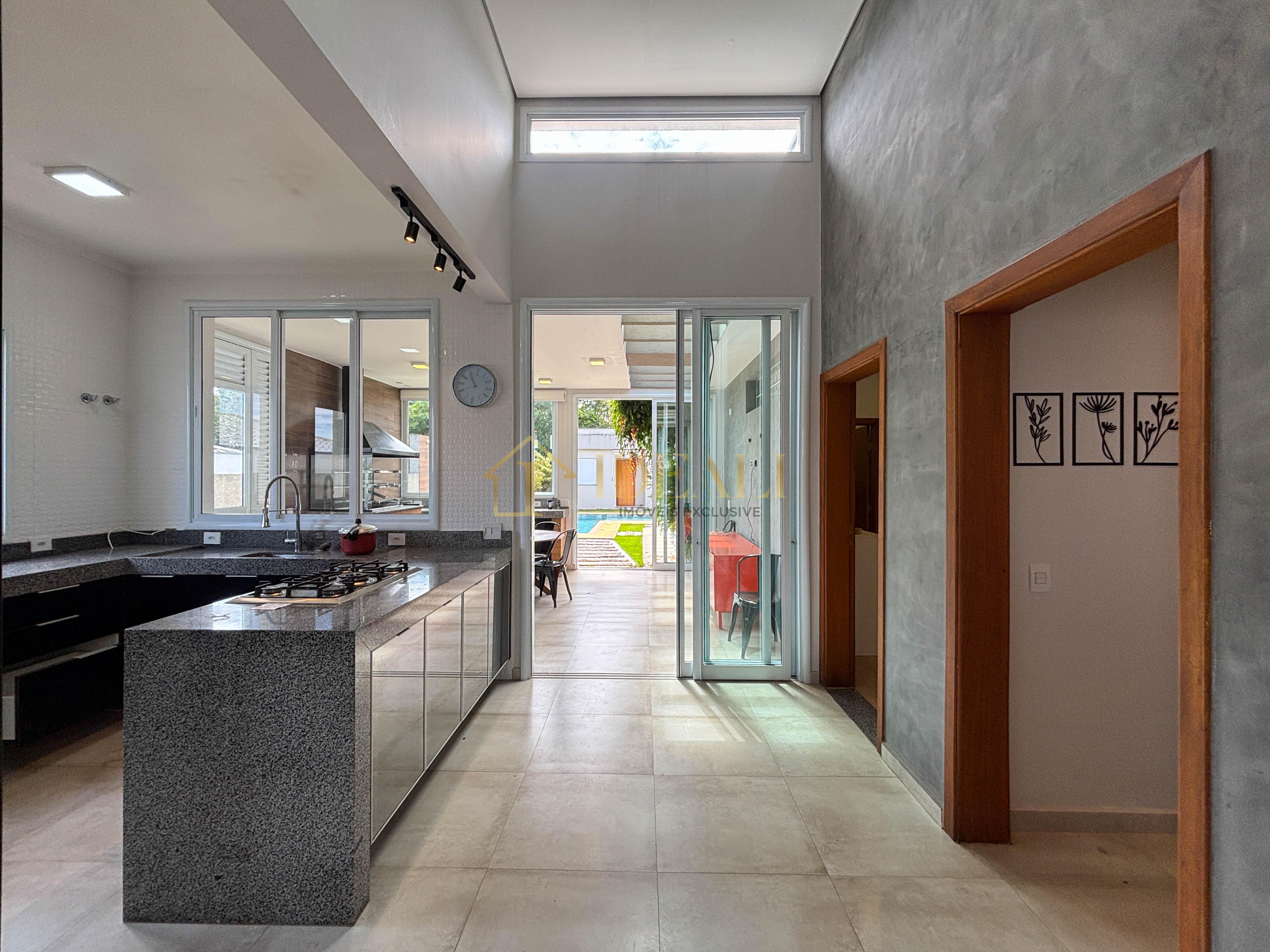 Casa totalmente t&eacute;rrea &agrave; venda mobiliada no condom&iacute;nio Shambala III, em Atibaia/SP!!  Atibaia - 