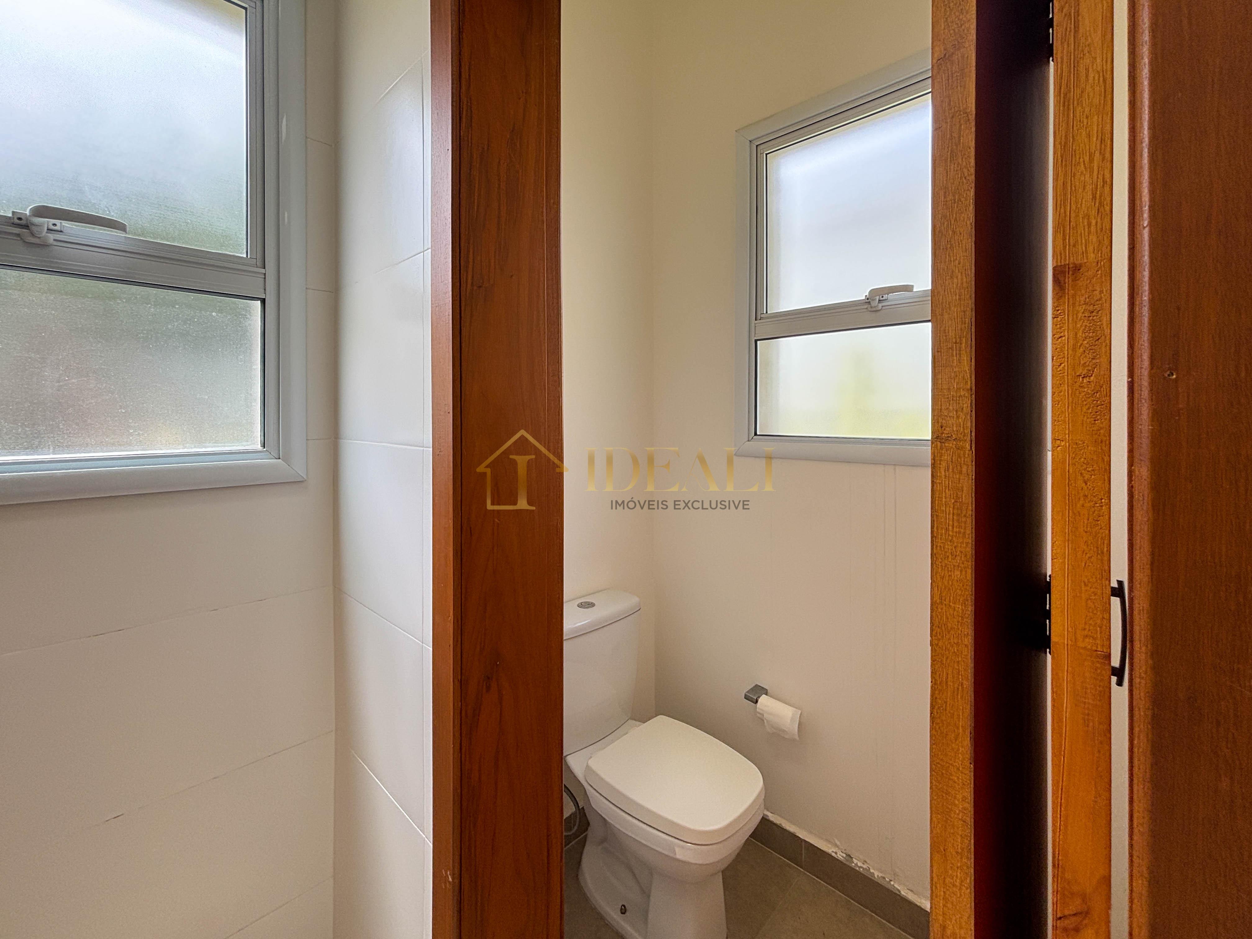 Casa totalmente t&eacute;rrea &agrave; venda mobiliada no condom&iacute;nio Shambala III, em Atibaia/SP!!  Atibaia - 