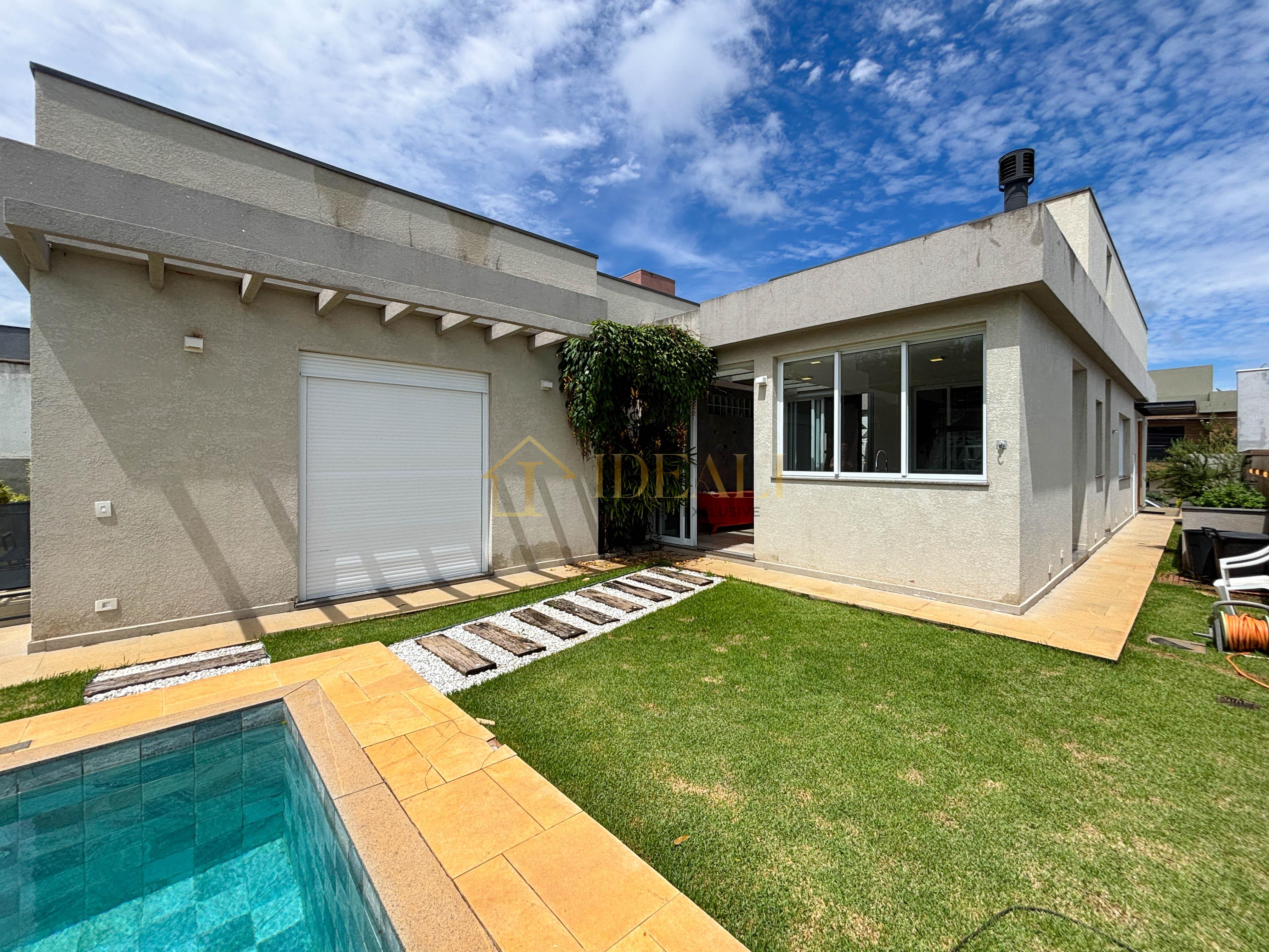 Casa totalmente t&eacute;rrea &agrave; venda mobiliada no condom&iacute;nio Shambala III, em Atibaia/SP!!  Atibaia - 