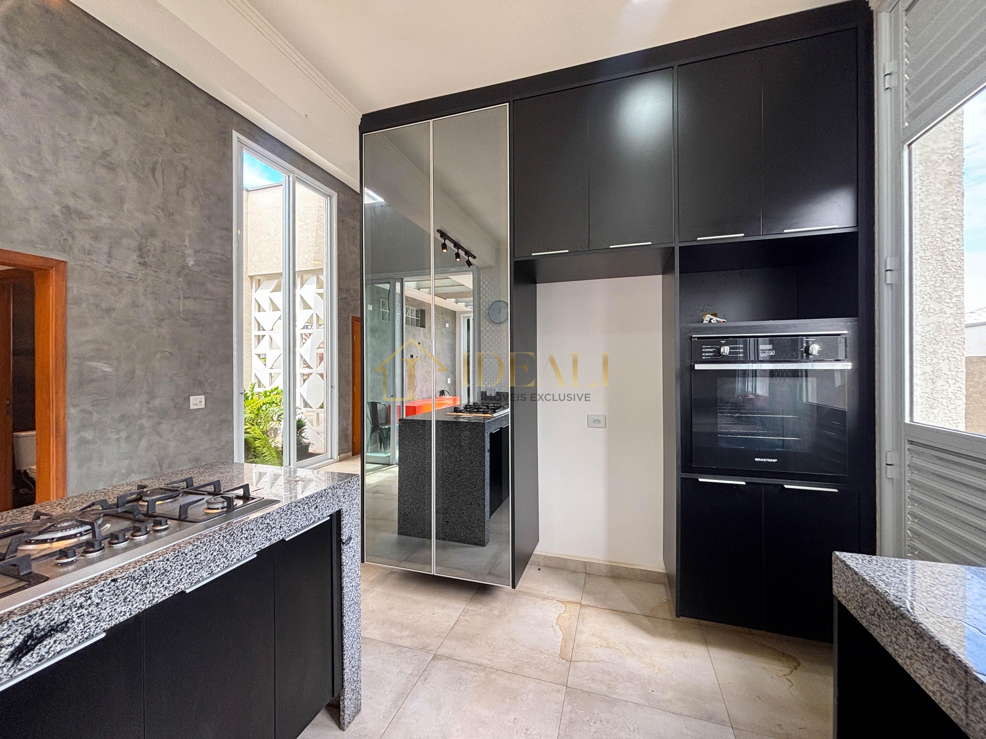 Casa totalmente t&eacute;rrea &agrave; venda mobiliada no condom&iacute;nio Shambala III, em Atibaia/SP!!  Atibaia - 