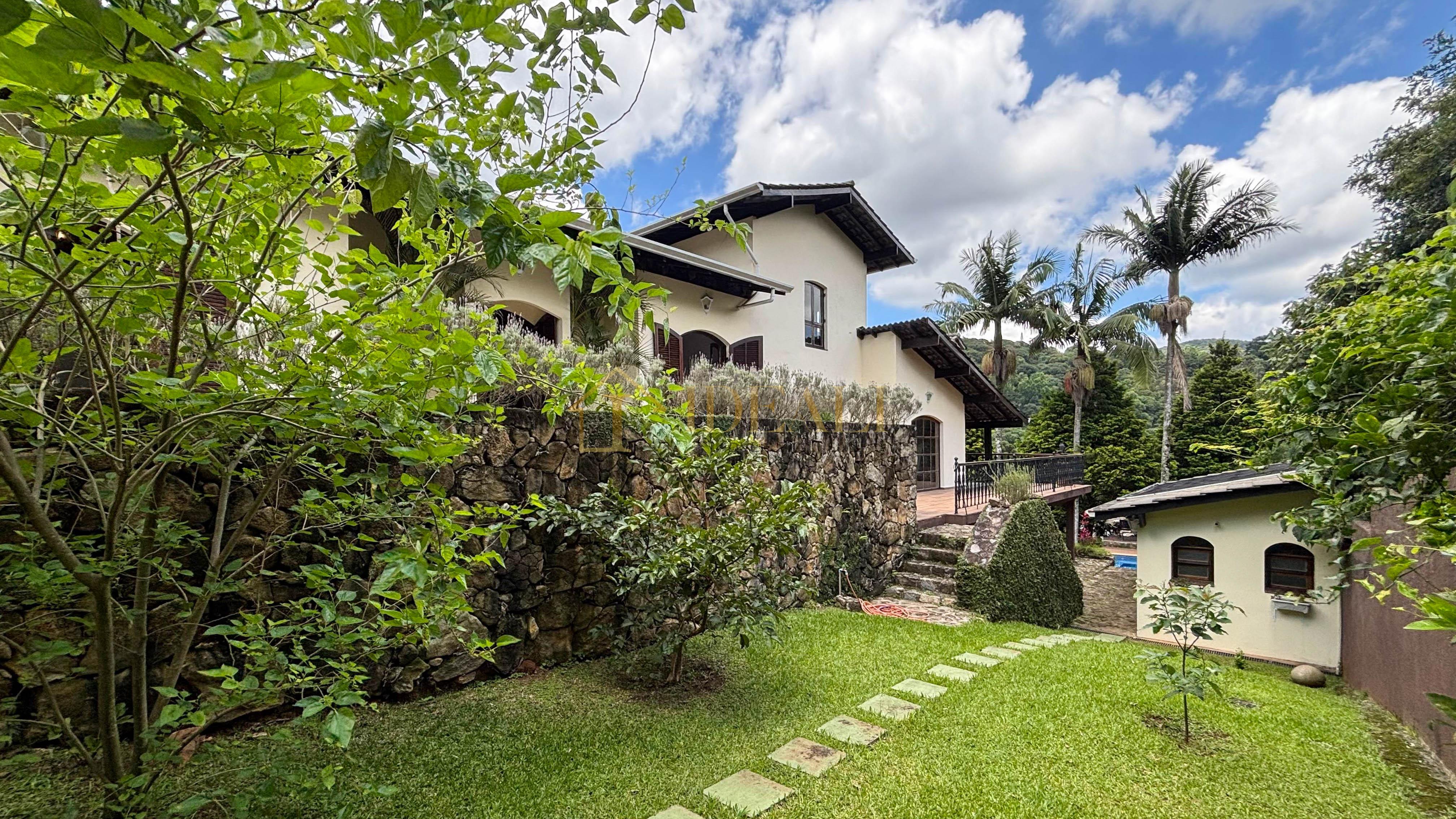 Casa estilo Ch&aacute;cara no clube da montanha em Atibaia/SP  Atibaia - 