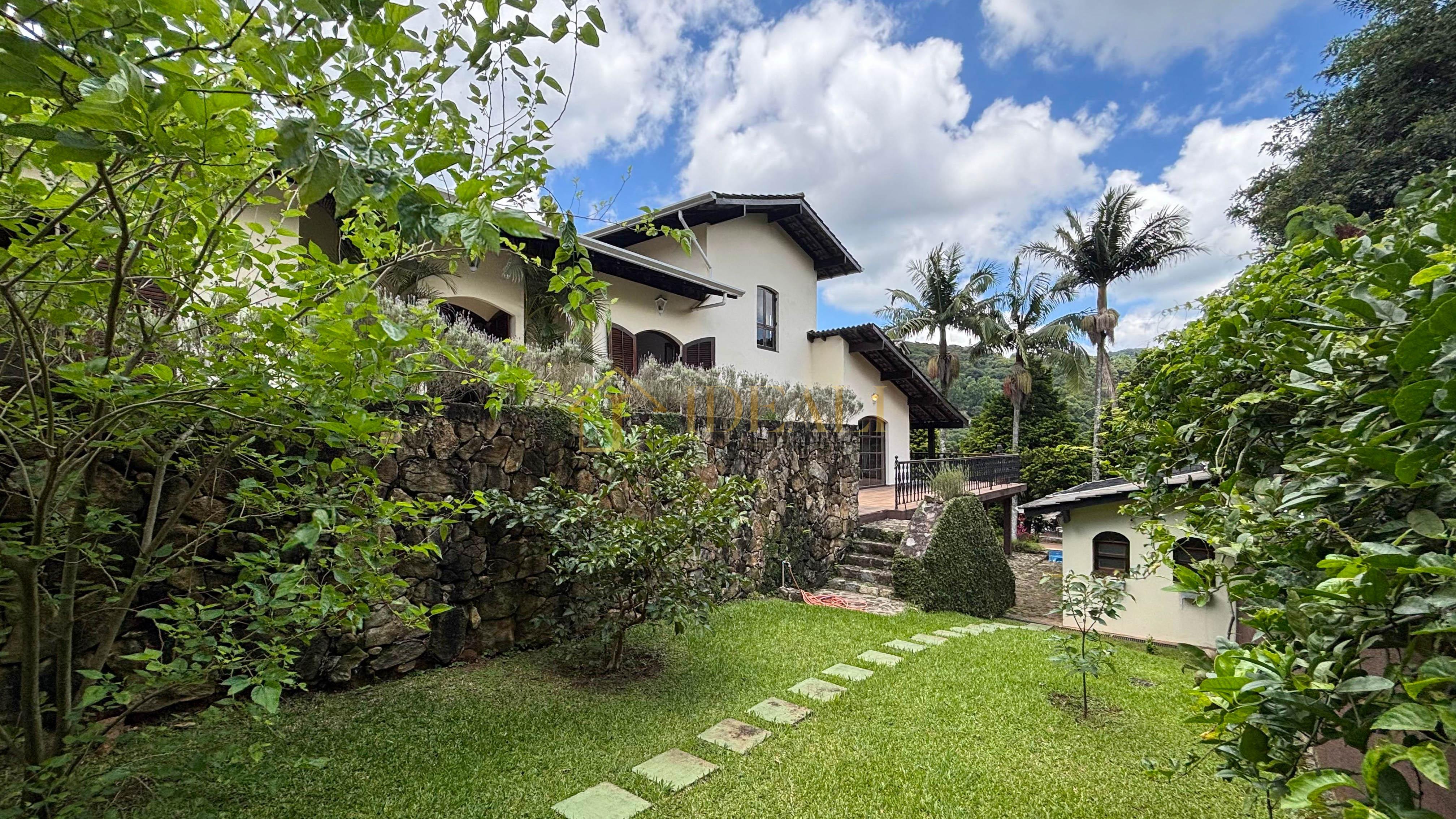 Casa estilo Ch&aacute;cara no clube da montanha em Atibaia/SP  Atibaia - 