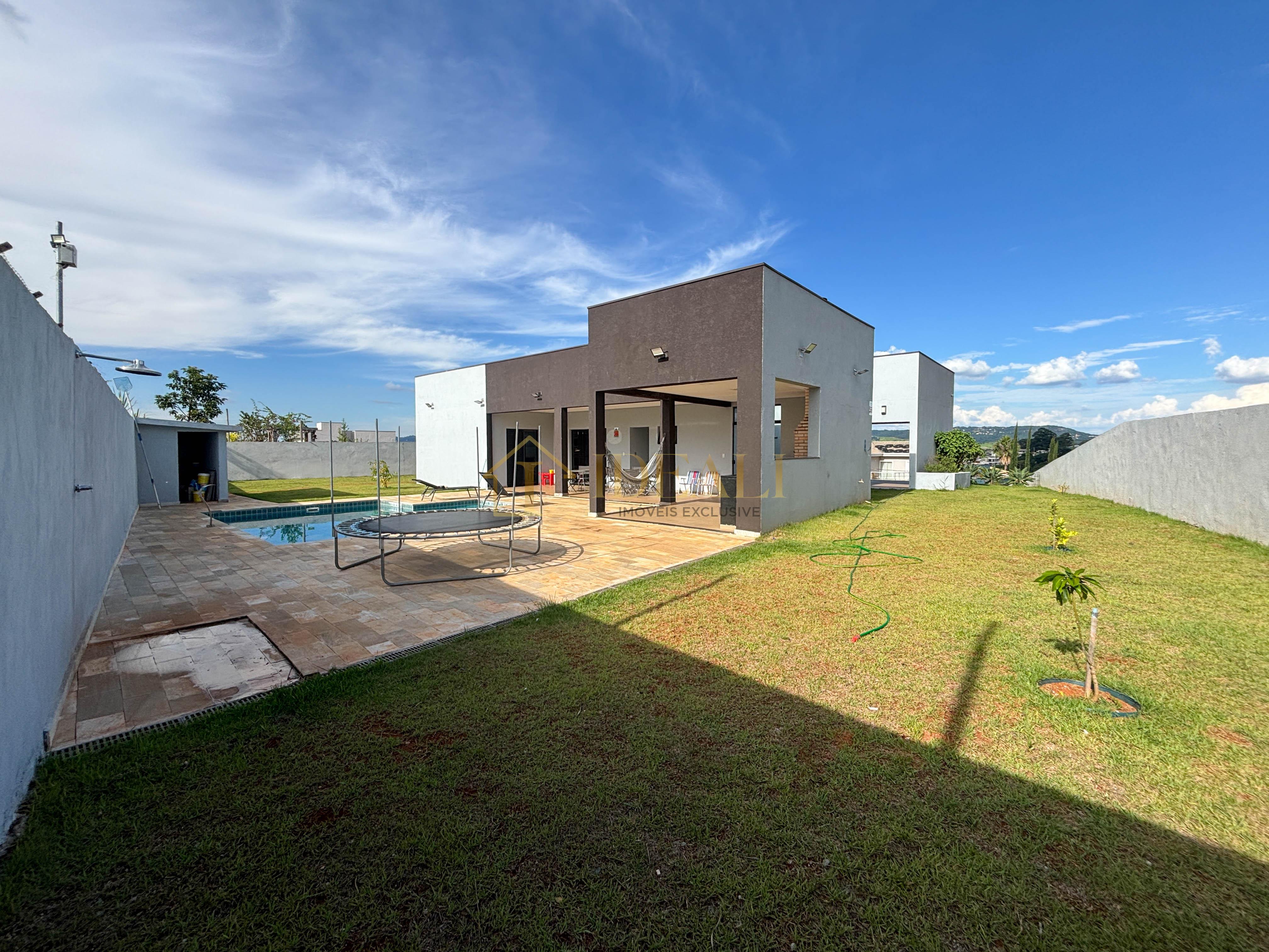 Casa totalmente t&eacute;rrea a venda no condom&iacute;nio Shambala 3 em Atibaia!  Atibaia - 