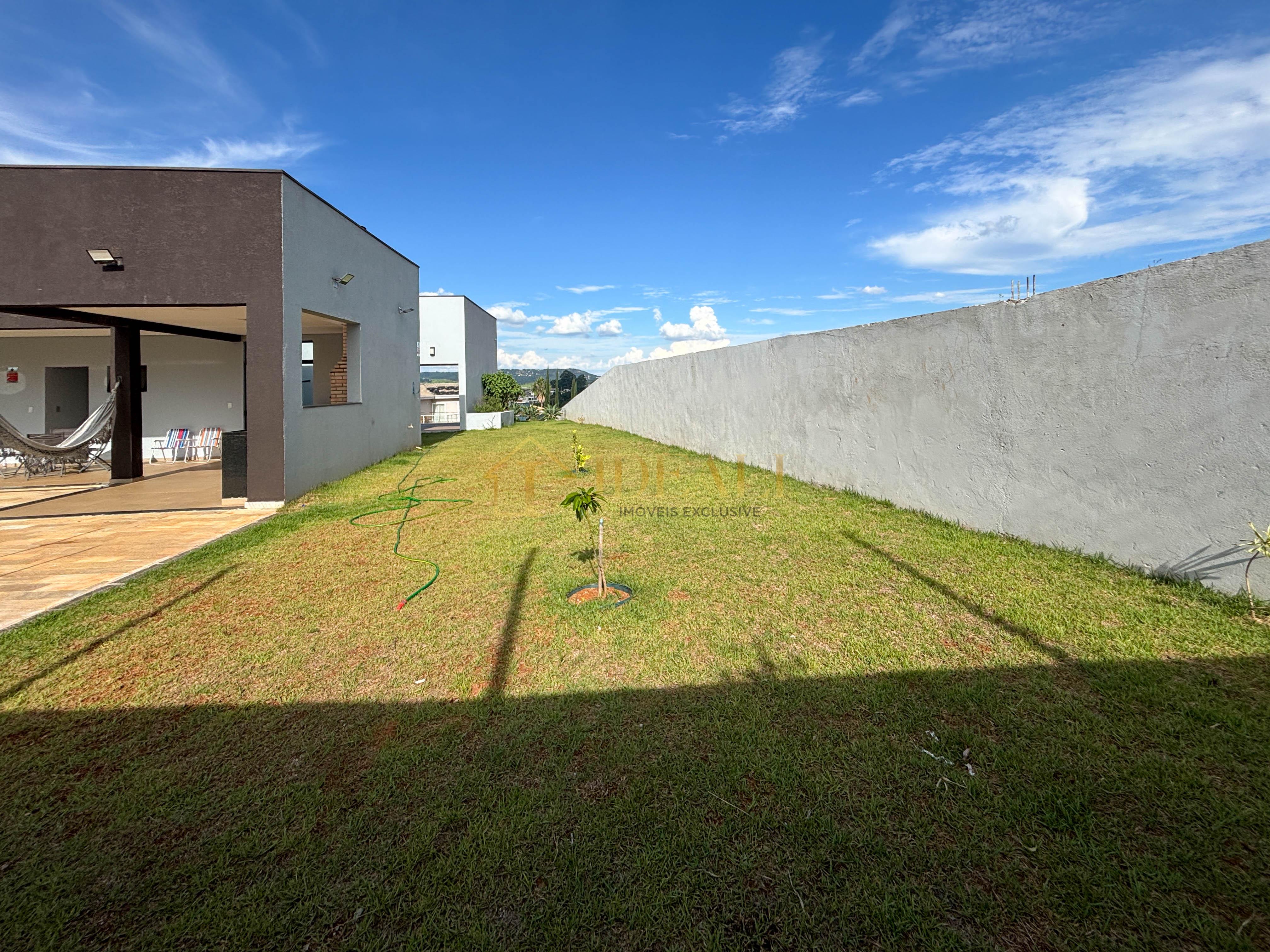 Casa totalmente t&eacute;rrea a venda no condom&iacute;nio Shambala 3 em Atibaia!  Atibaia - 