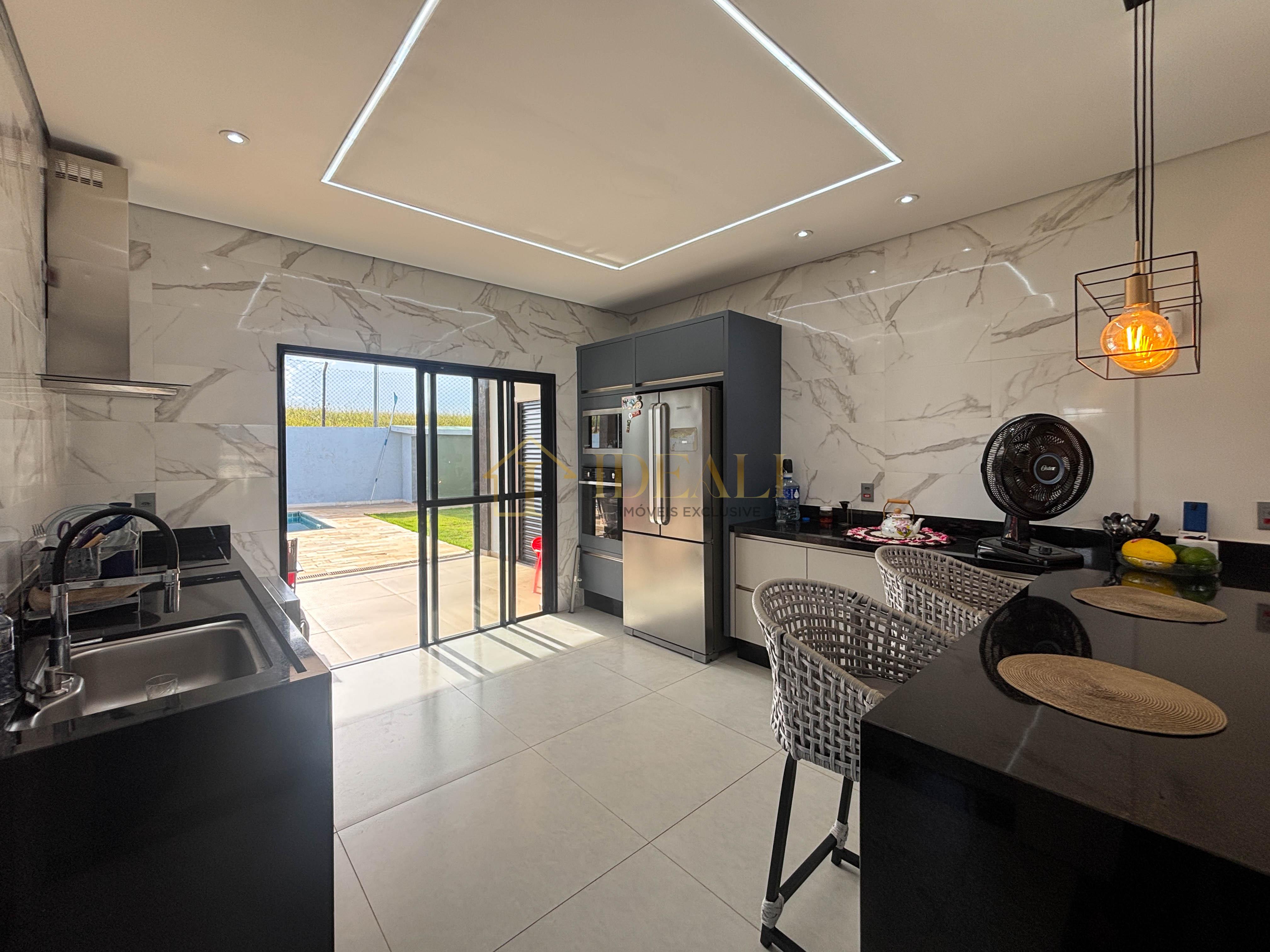 Casa totalmente t&eacute;rrea a venda no condom&iacute;nio Shambala 3 em Atibaia!  Atibaia - 