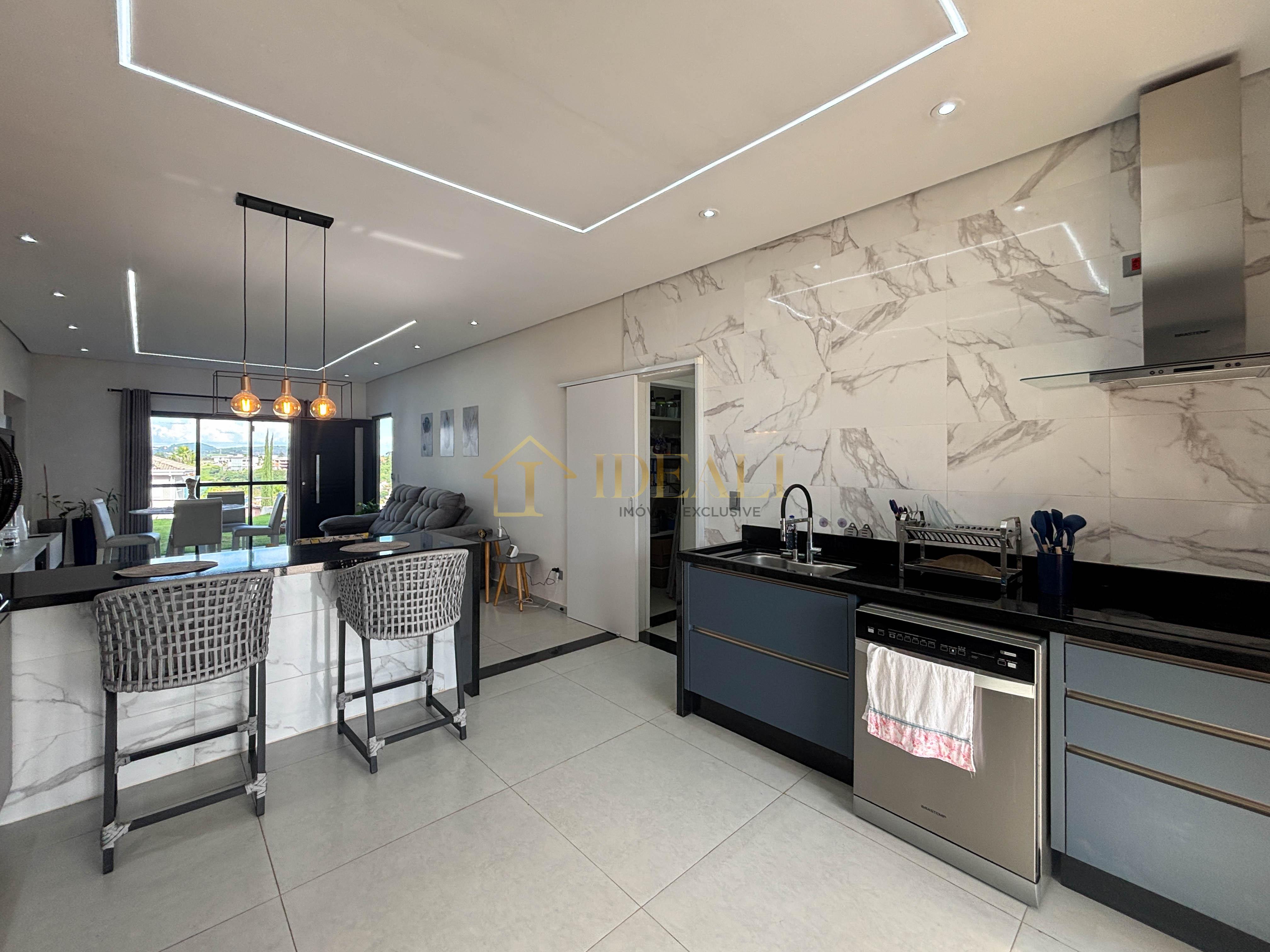 Casa totalmente t&eacute;rrea a venda no condom&iacute;nio Shambala 3 em Atibaia!  Atibaia - 