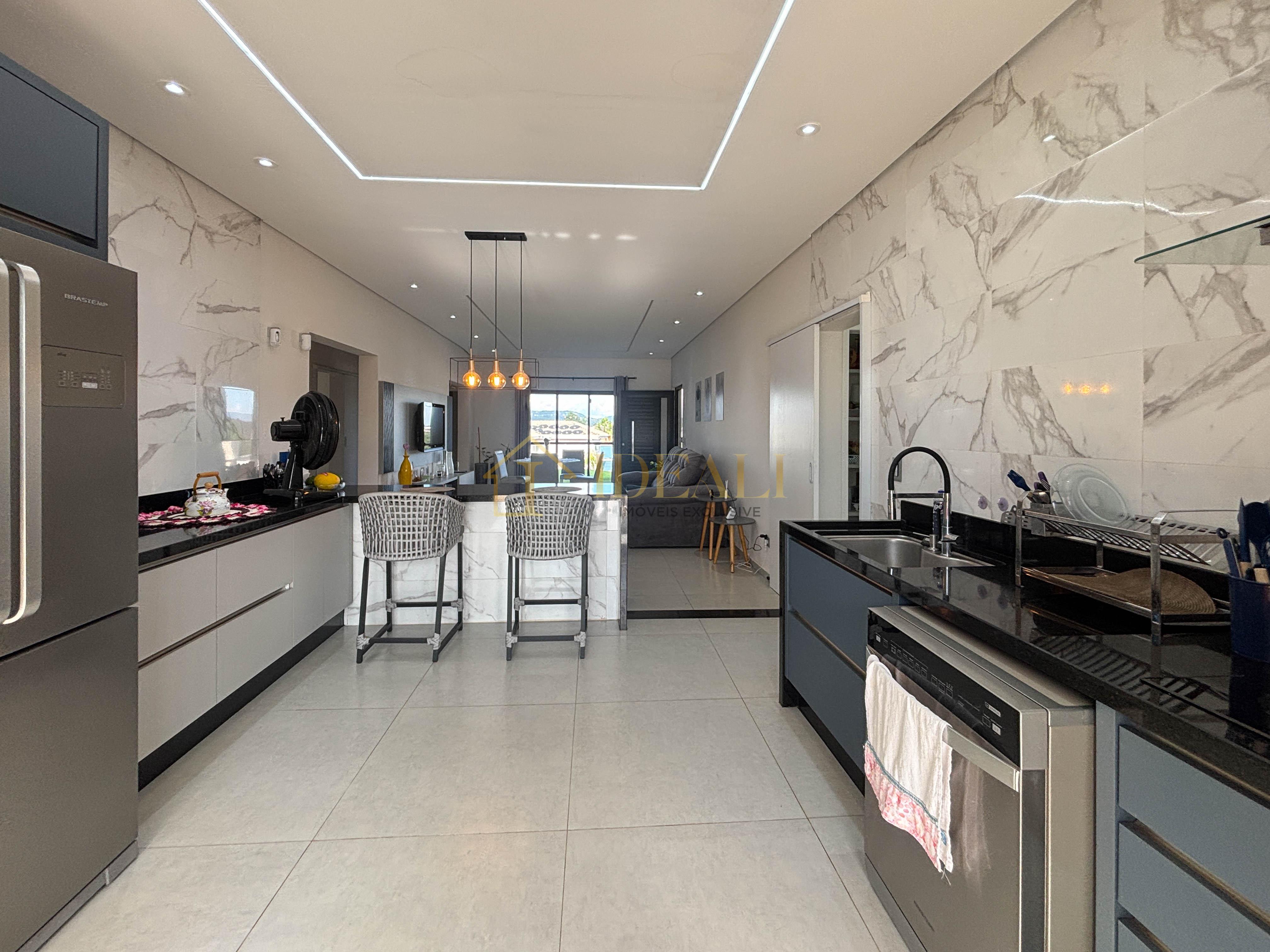 Casa totalmente t&eacute;rrea a venda no condom&iacute;nio Shambala 3 em Atibaia!  Atibaia - 