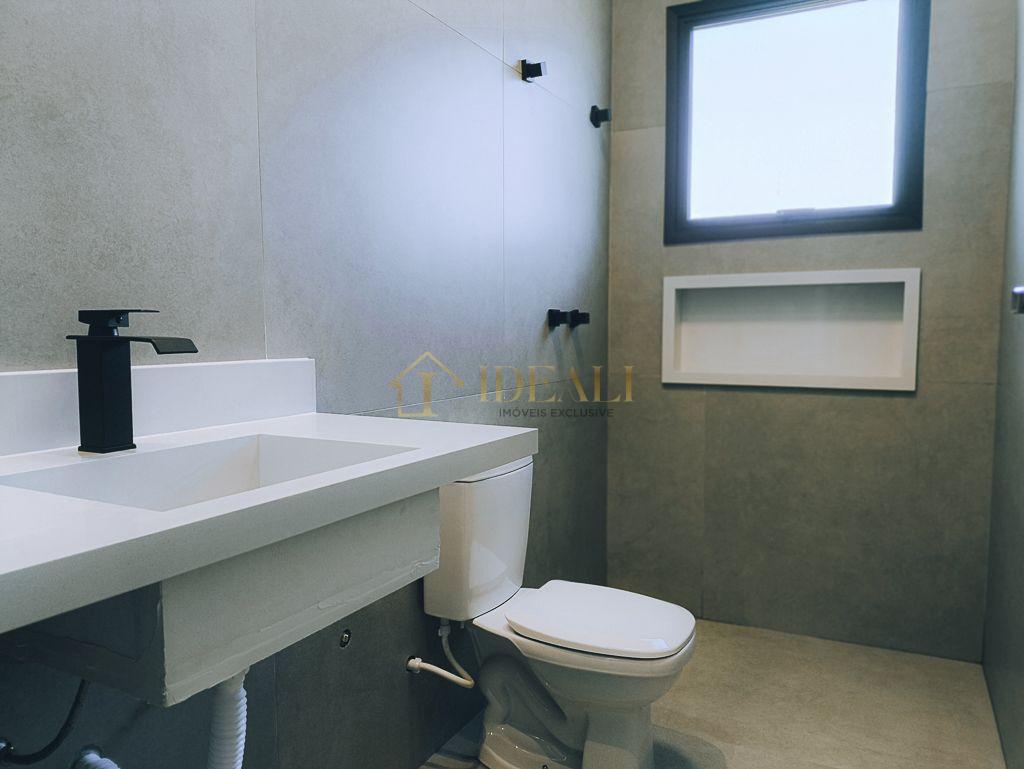 CASA EM CONDOMINIO FECHADO DE ALTO PADR&Atilde;O EM ATIBAIA RUA TILAPIA Atibaia - 