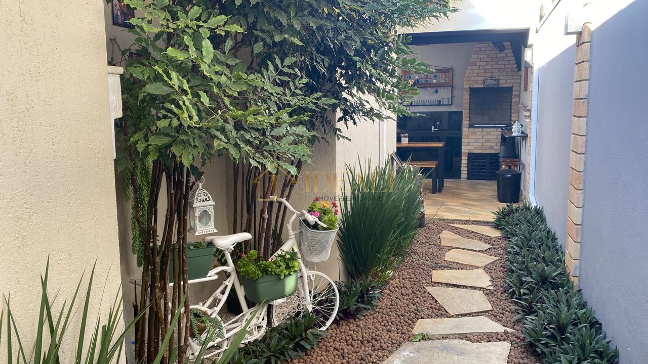 Impec&aacute;vel casa t&eacute;rrea em condom&iacute;nio, perto de tudo e da Lucas, vista p/ Pedra Grande  Atibaia - 