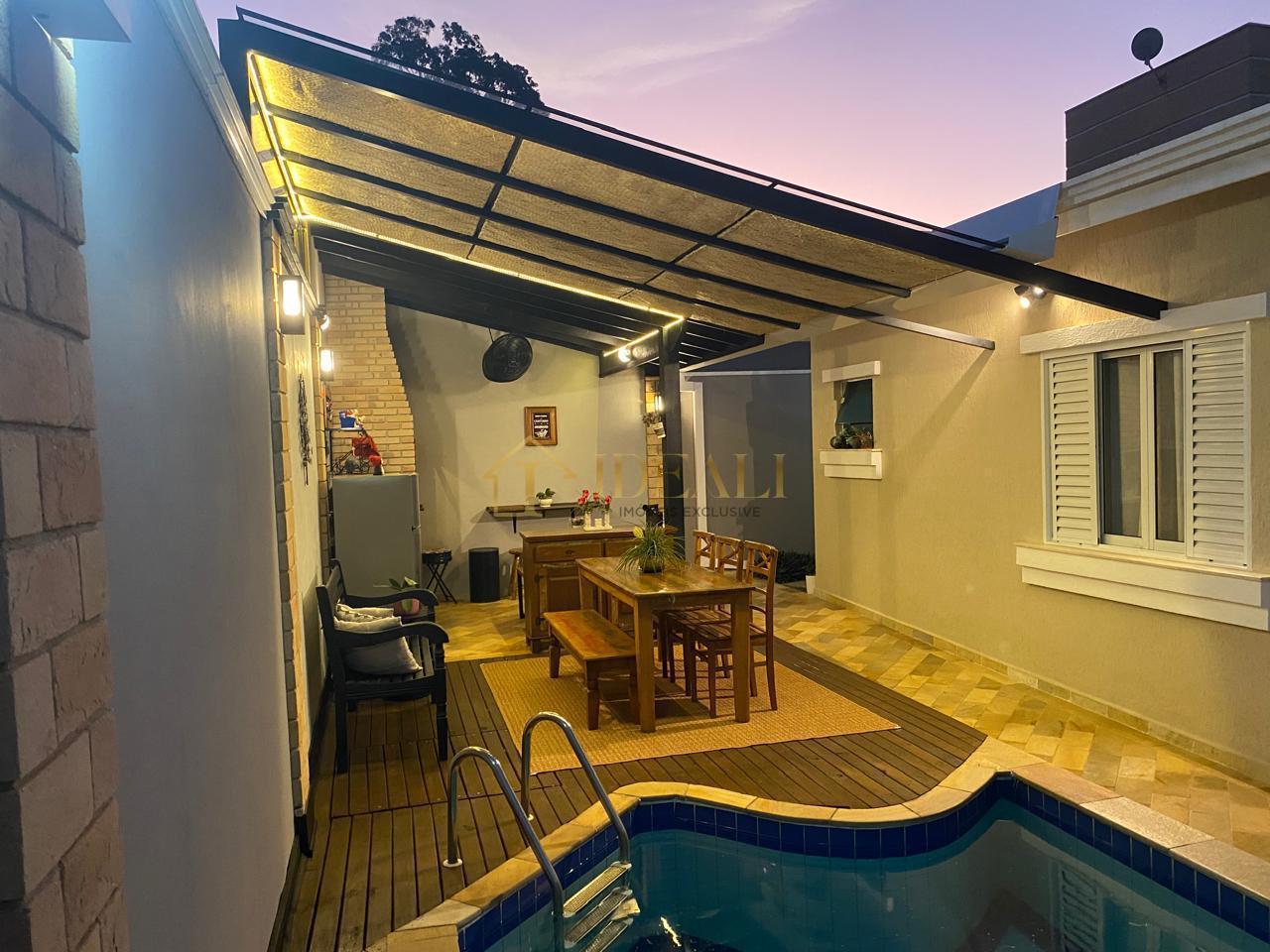 Impec&aacute;vel casa t&eacute;rrea em condom&iacute;nio, perto de tudo e da Lucas, vista p/ Pedra Grande  Atibaia - 