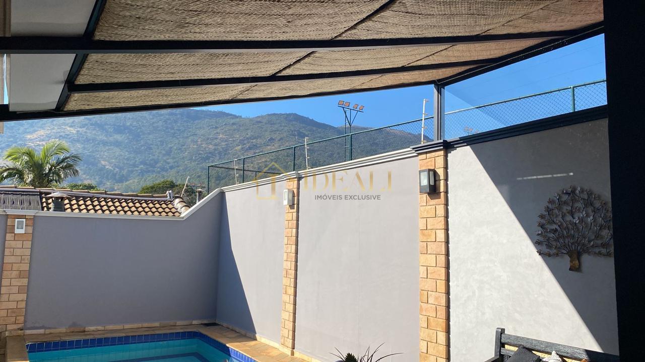 Impec&aacute;vel casa t&eacute;rrea em condom&iacute;nio, perto de tudo e da Lucas, vista p/ Pedra Grande  Atibaia - 