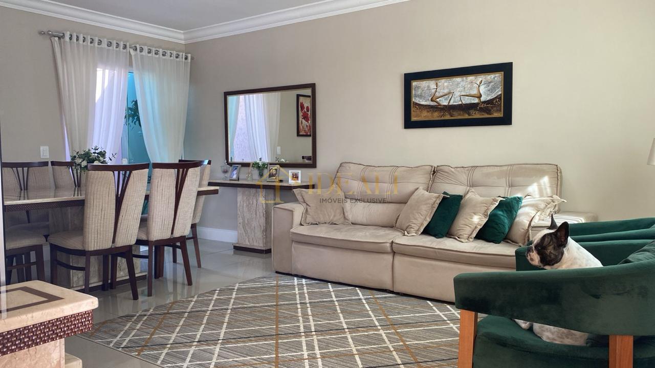 Impec&aacute;vel casa t&eacute;rrea em condom&iacute;nio, perto de tudo e da Lucas, vista p/ Pedra Grande  Atibaia - 