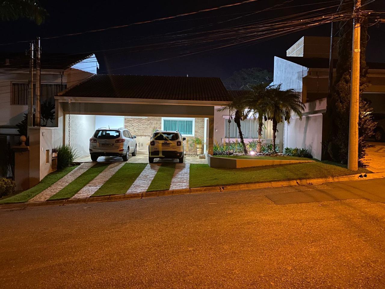 Impec&aacute;vel casa t&eacute;rrea em condom&iacute;nio, perto de tudo e da Lucas, vista p/ Pedra Grande  Atibaia - 