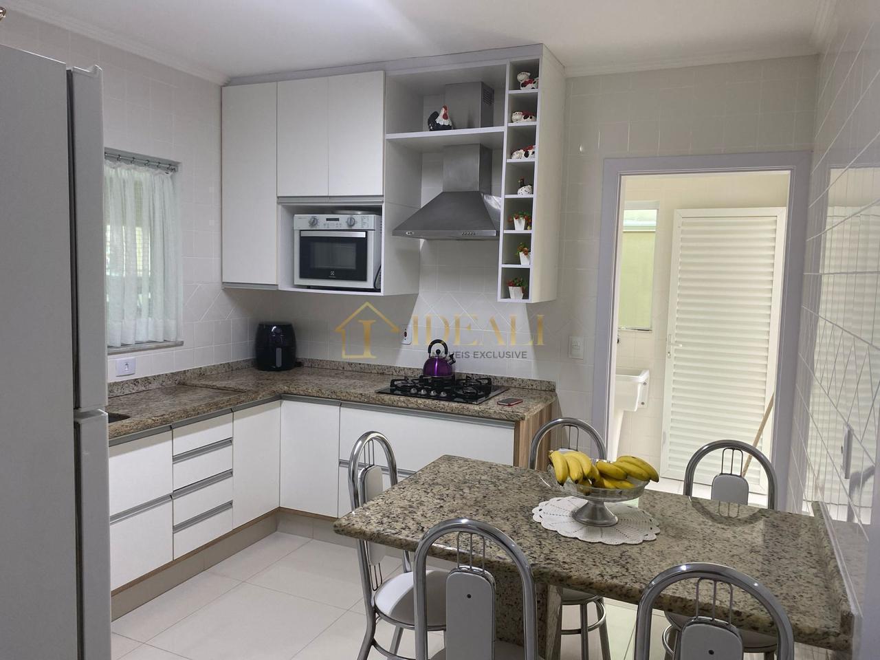 Impec&aacute;vel casa t&eacute;rrea em condom&iacute;nio, perto de tudo e da Lucas, vista p/ Pedra Grande  Atibaia - 