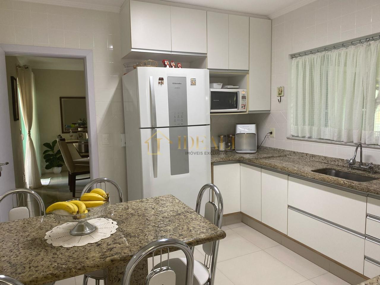 Impec&aacute;vel casa t&eacute;rrea em condom&iacute;nio, perto de tudo e da Lucas, vista p/ Pedra Grande  Atibaia - 