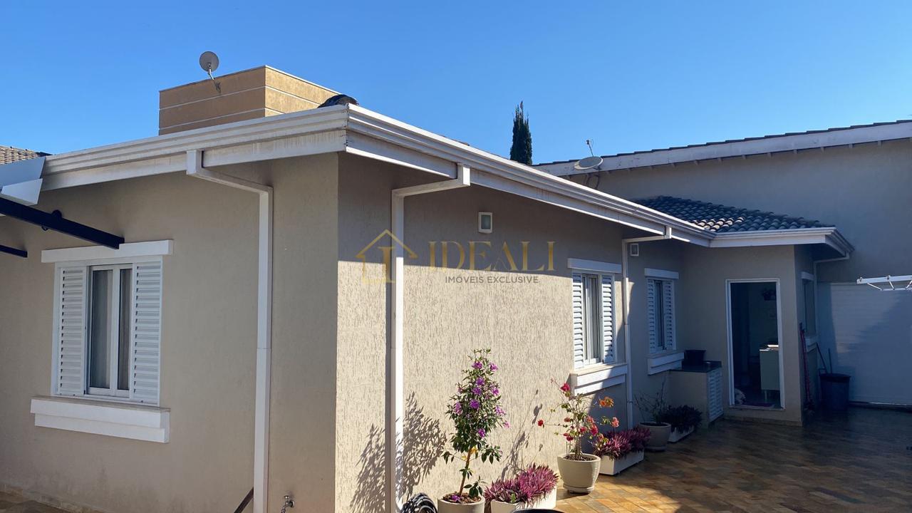 Impec&aacute;vel casa t&eacute;rrea em condom&iacute;nio, perto de tudo e da Lucas, vista p/ Pedra Grande  Atibaia - 