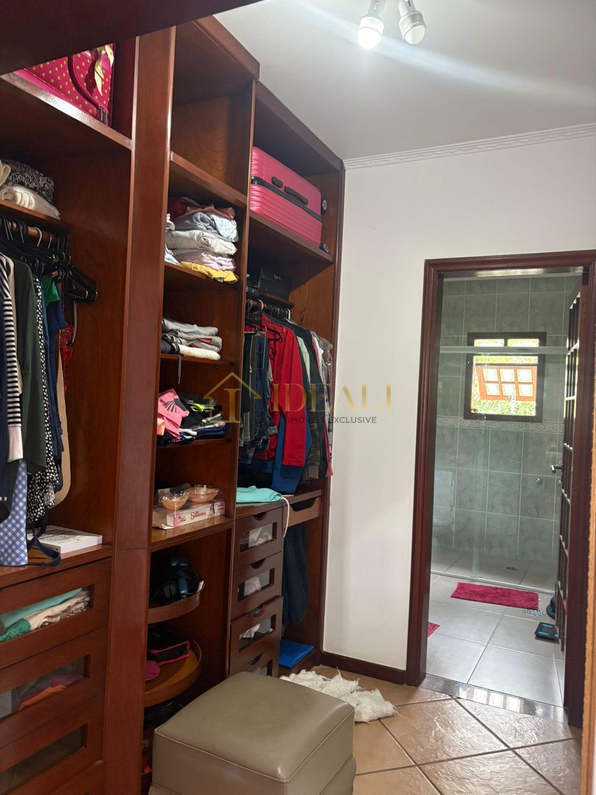 Linda casa em condom&iacute;nio fechado, no centro da cidade de Mairipor&atilde;, perto de tudo  Mairiporã - 