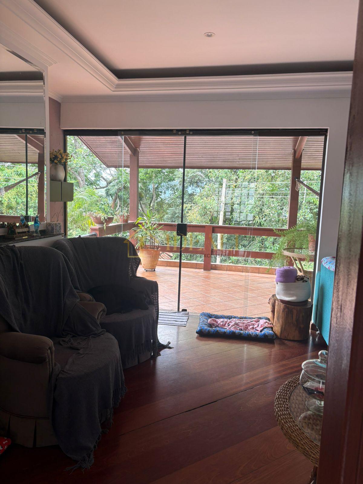 Linda casa em condom&iacute;nio fechado, no centro da cidade de Mairipor&atilde;, perto de tudo  Mairiporã - 