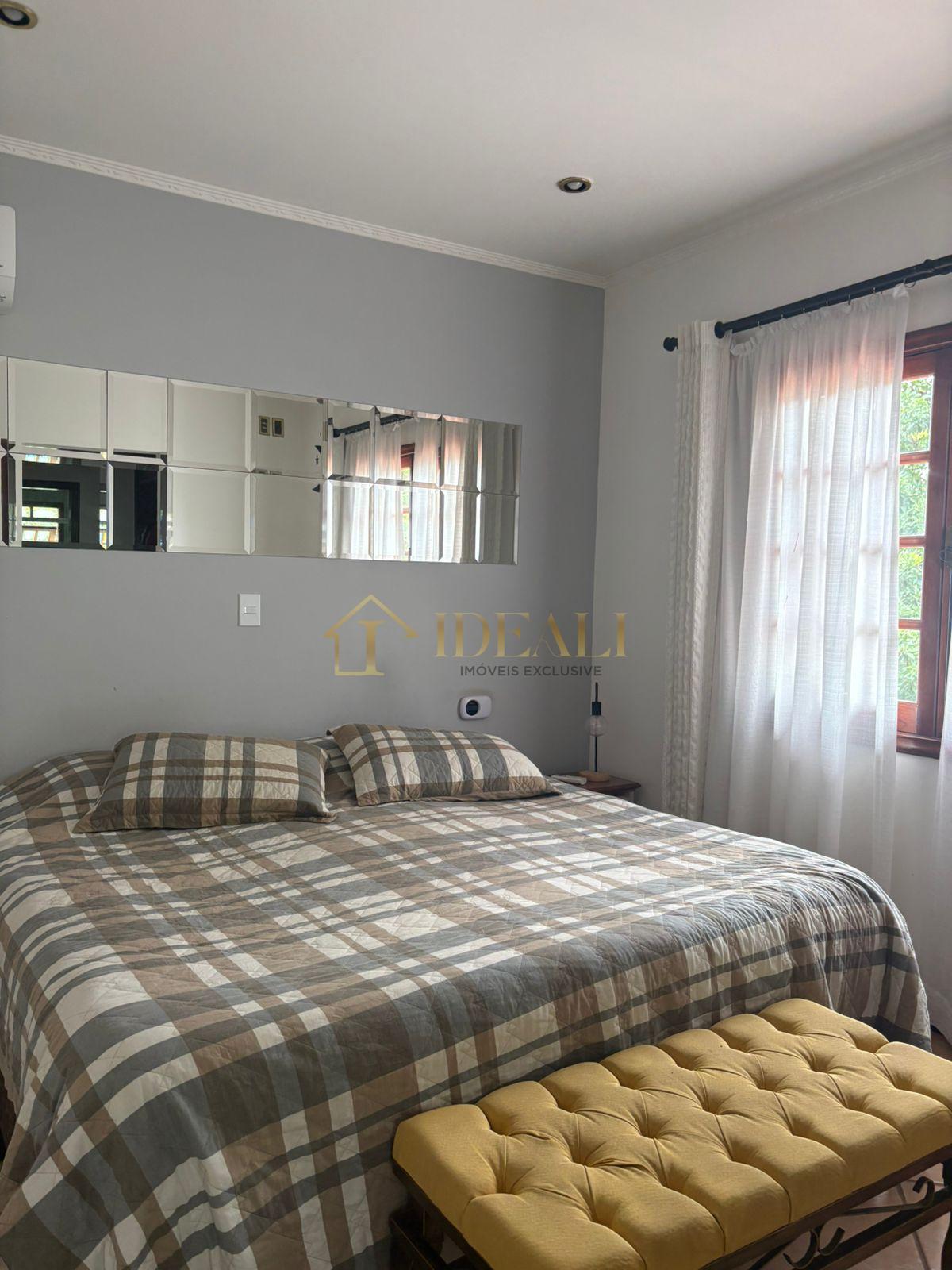 Linda casa em condom&iacute;nio fechado, no centro da cidade de Mairipor&atilde;, perto de tudo  Mairiporã - 