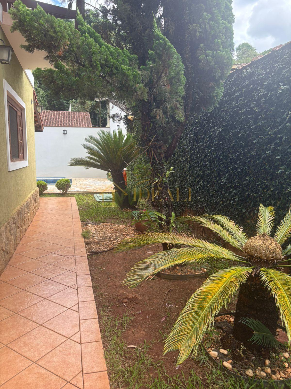 Linda casa em condom&iacute;nio fechado, no centro da cidade de Mairipor&atilde;, perto de tudo  Mairiporã - 